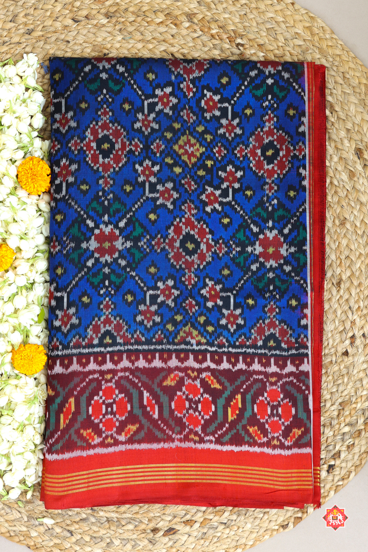 Navratn design with pallu border contras semi double ikat patola saree