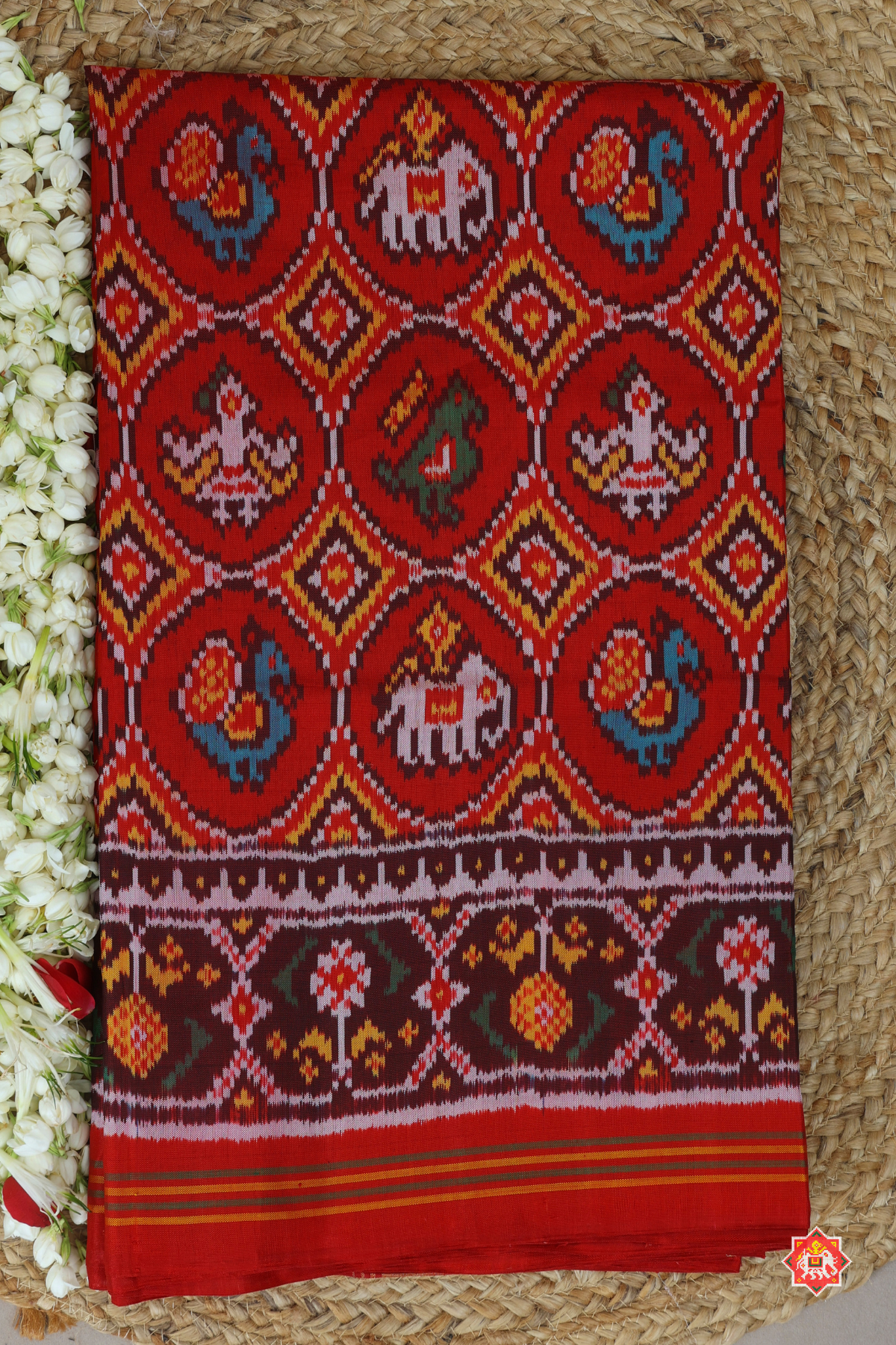 Small chhabadi with 4 motifs design semi double ikat patola saree