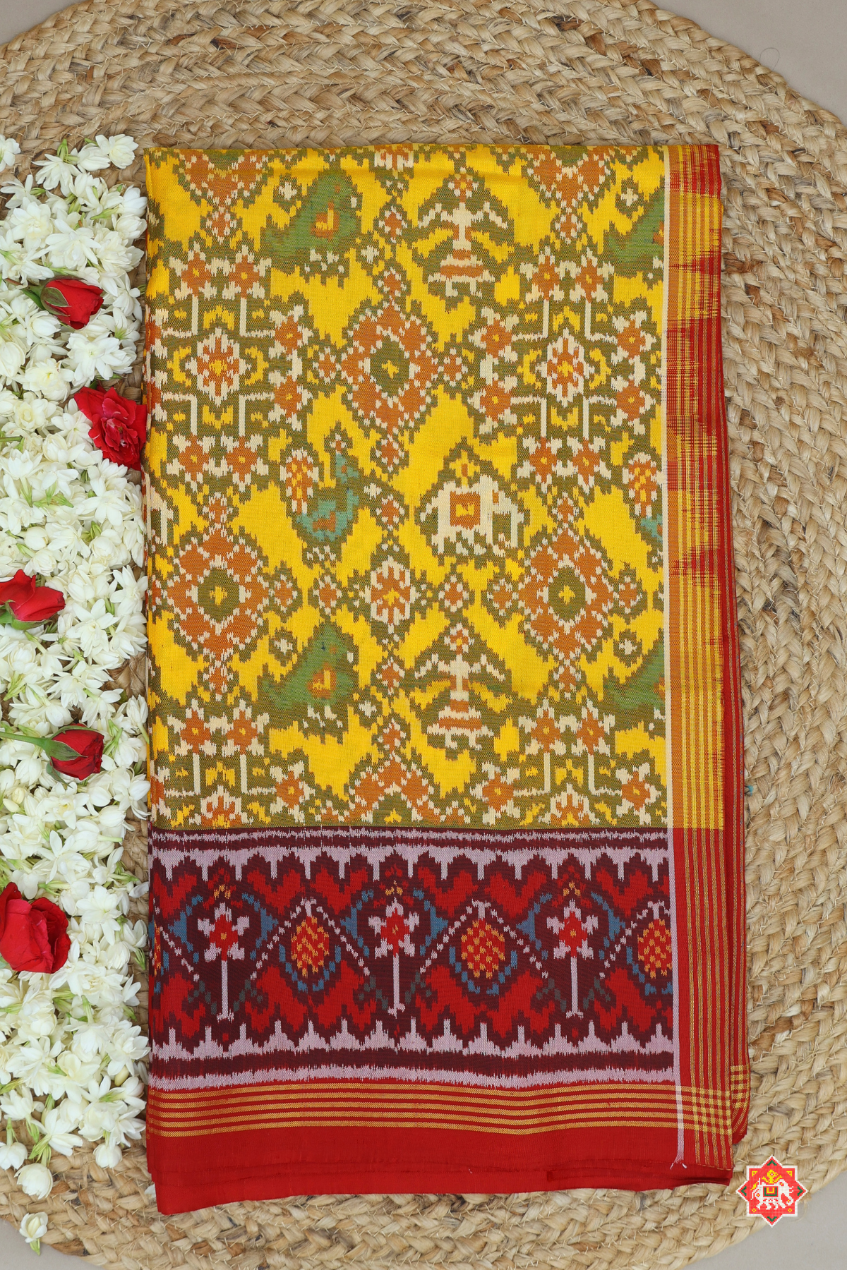 Navaratna with motif design & pallu border contras semi double ikat patola saree