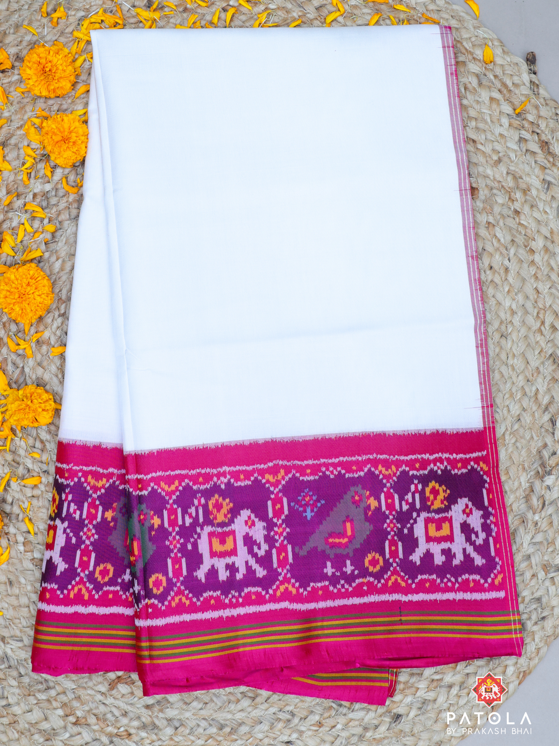 Plain White With Patola Design Blouse semi Double Ikat Patola Saree