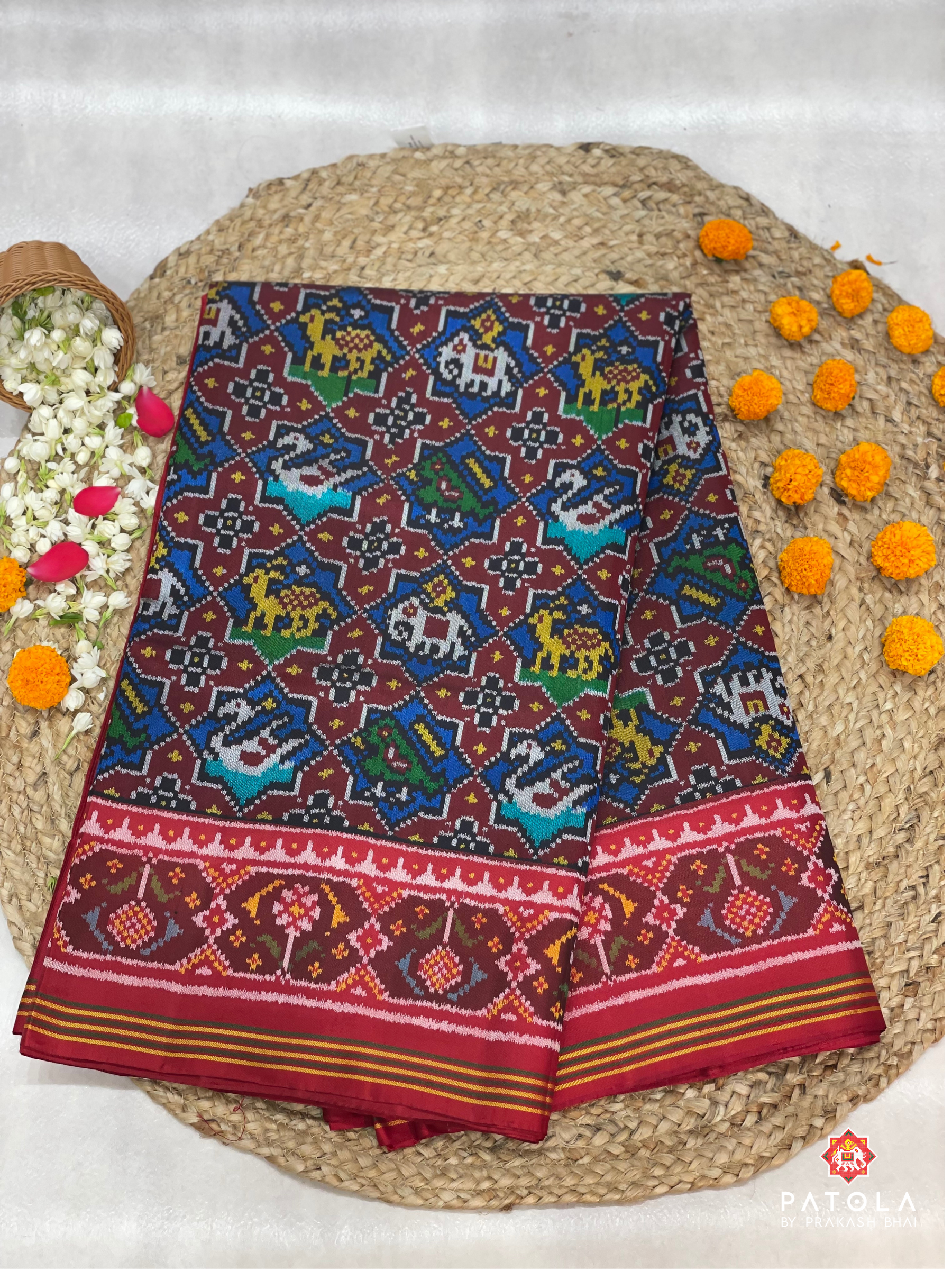 Star Design With 4 Figures And Border Pallu Contrast Semi Double Ikat Saree