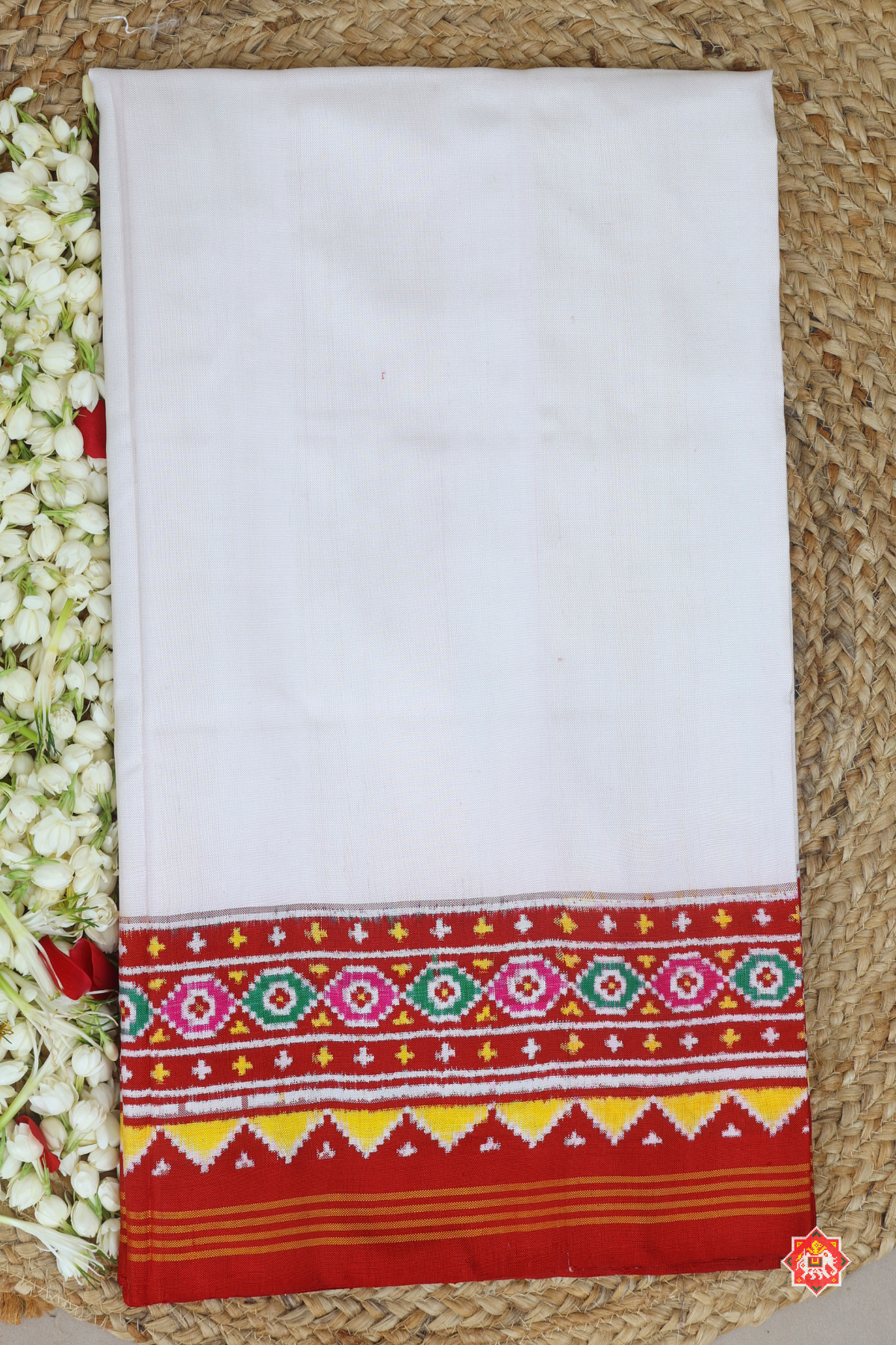 Patan patola plain white with pallu design traditional navratna pure double ikat patola saree