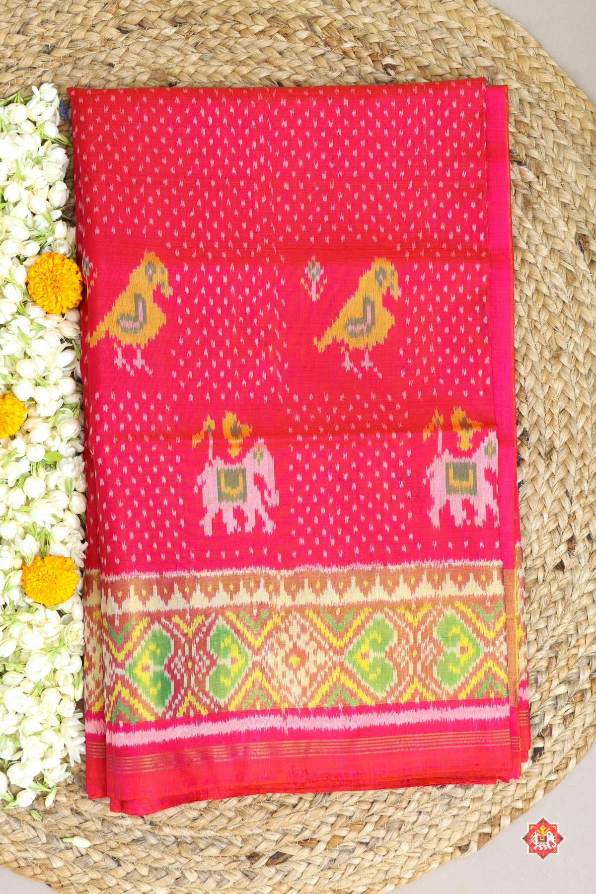 Scut border with small dots single ikat patola saree