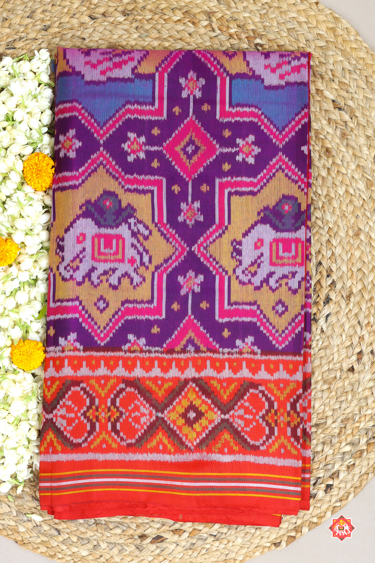 Star with motif design pallu border contras semi double ikat patola saree