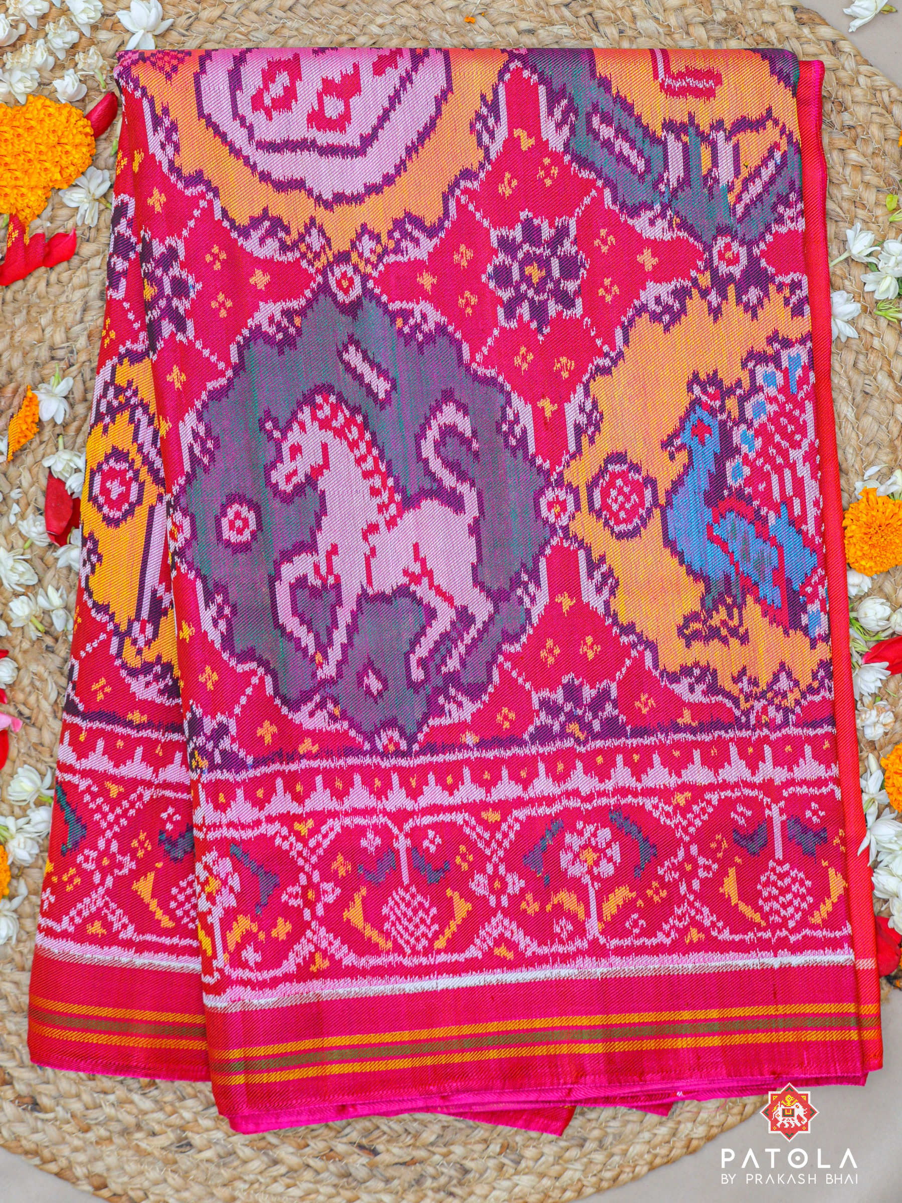 Chhabdi Design With 6 Figures Twill Patola Saree
