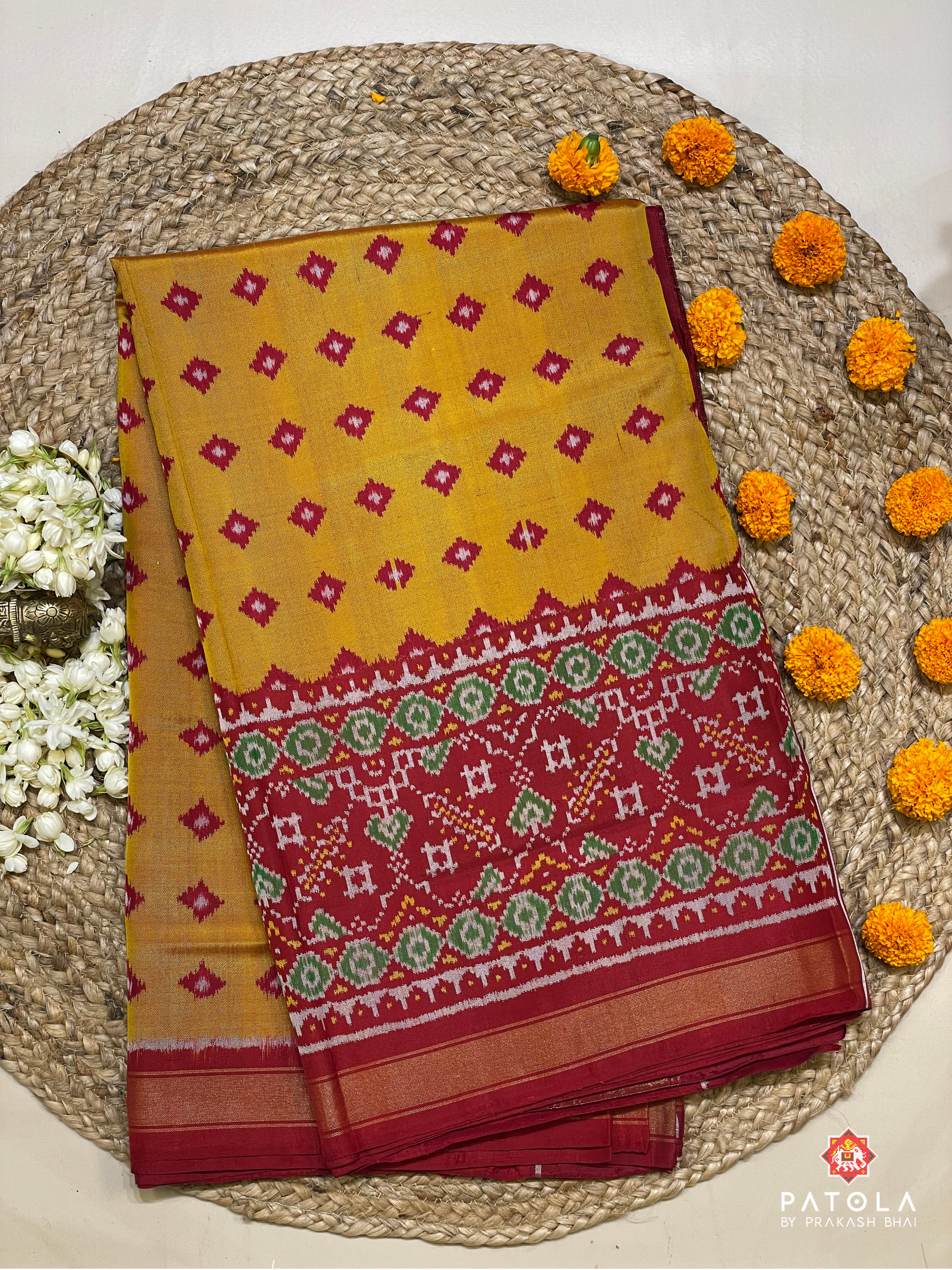 Manekchowk Scut Border With Patola Design Blouse Semi Double Ikat Saree