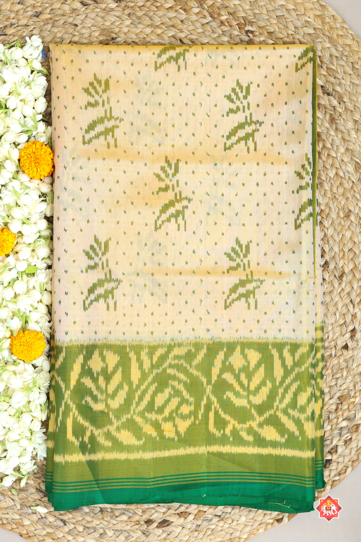 Fancy flowers design with small dots & without tissue border single ikat patola saree