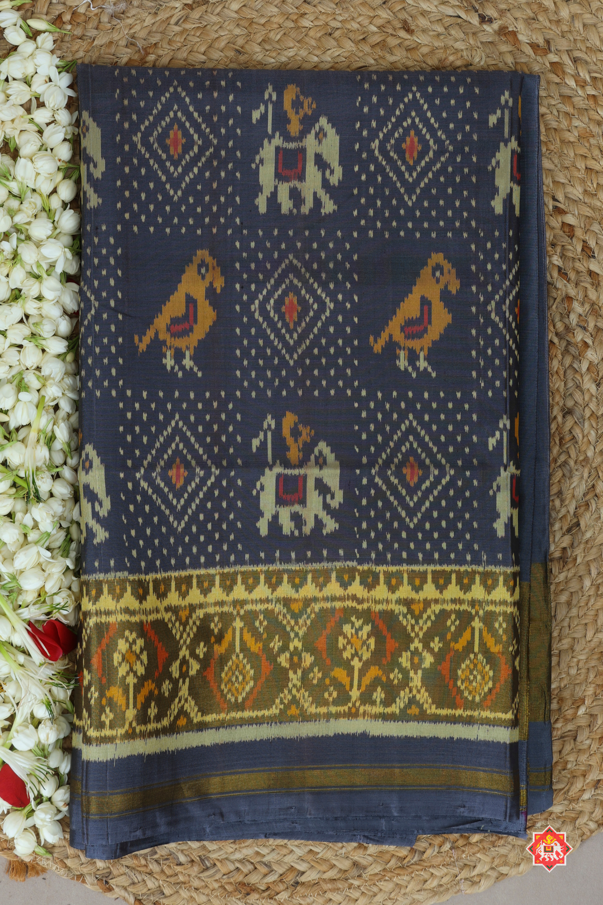 Motif design with tissue ghughroo border single ikat patola saree