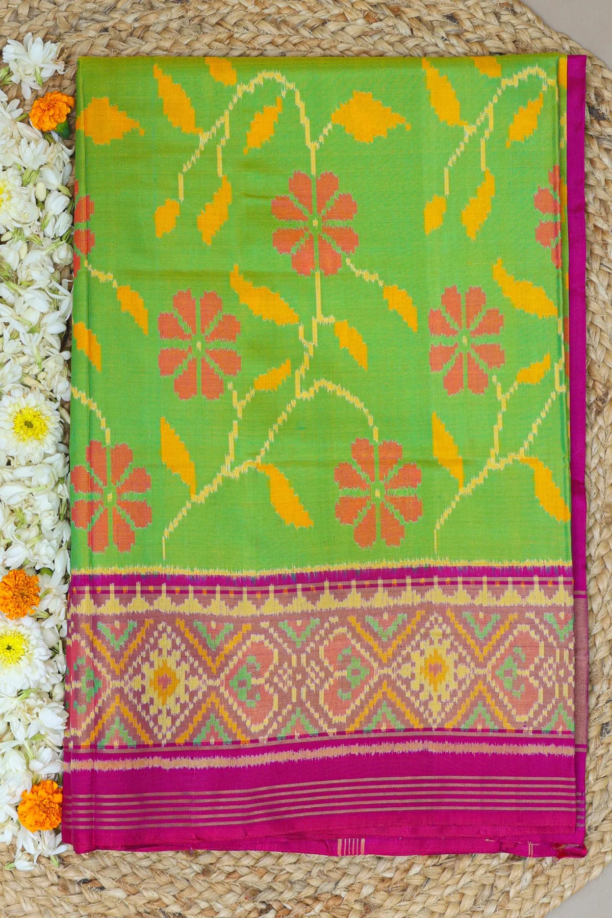 Rangoli design with pallu border contras single ikat patola saree