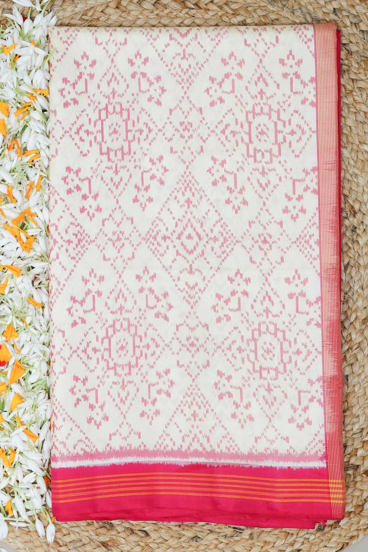 Paan chanda design with motif pallu design single ikat patola saree