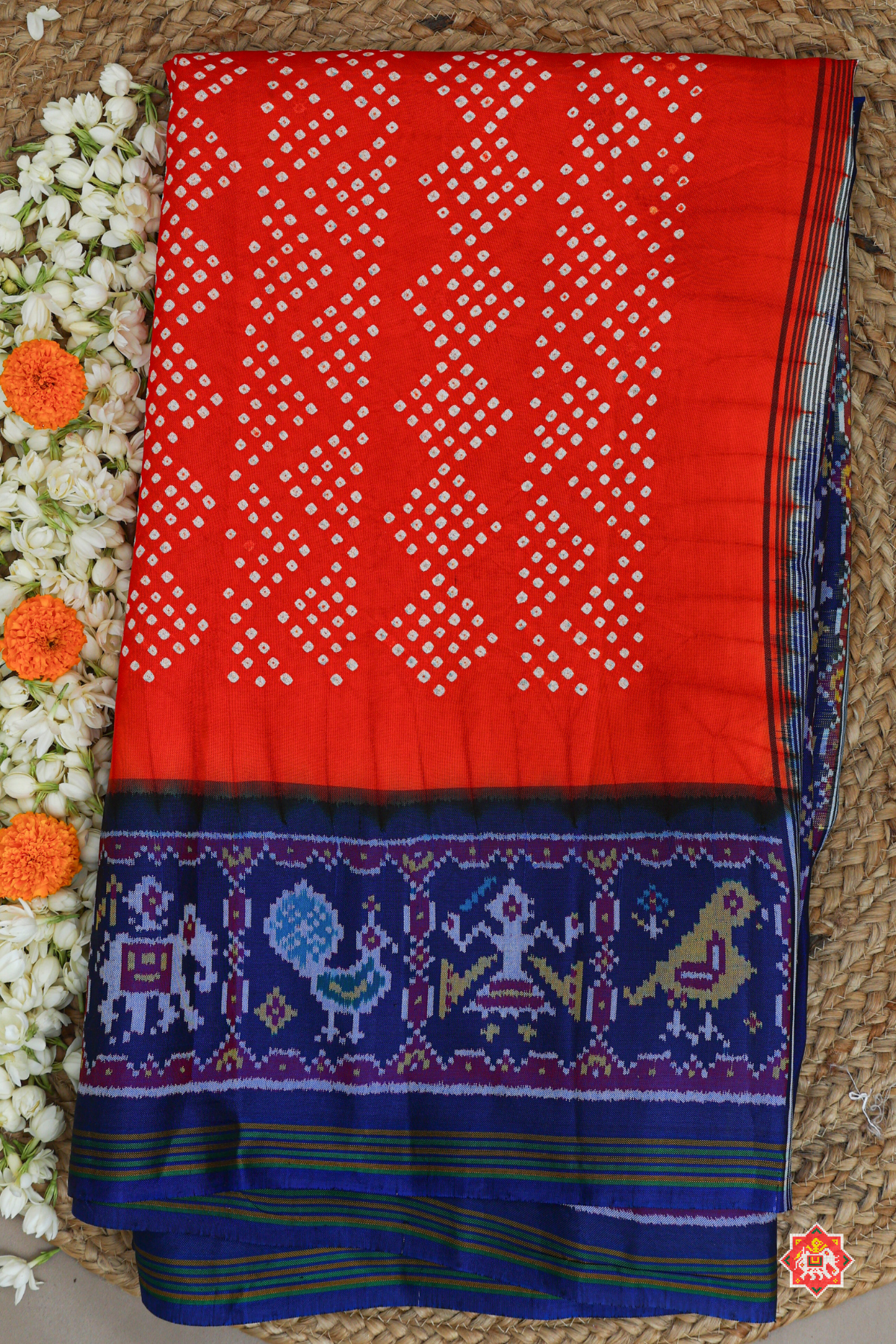 Hathi popat border with small bandhej patola saree blouse design