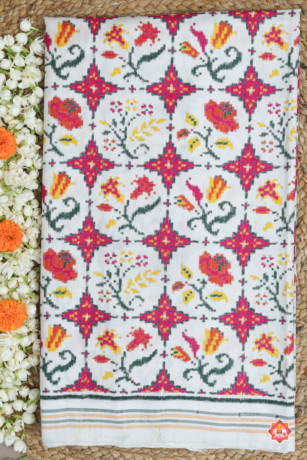 Masterpiece small chabadi design with flower & small lines border pure double ikat patola saree
