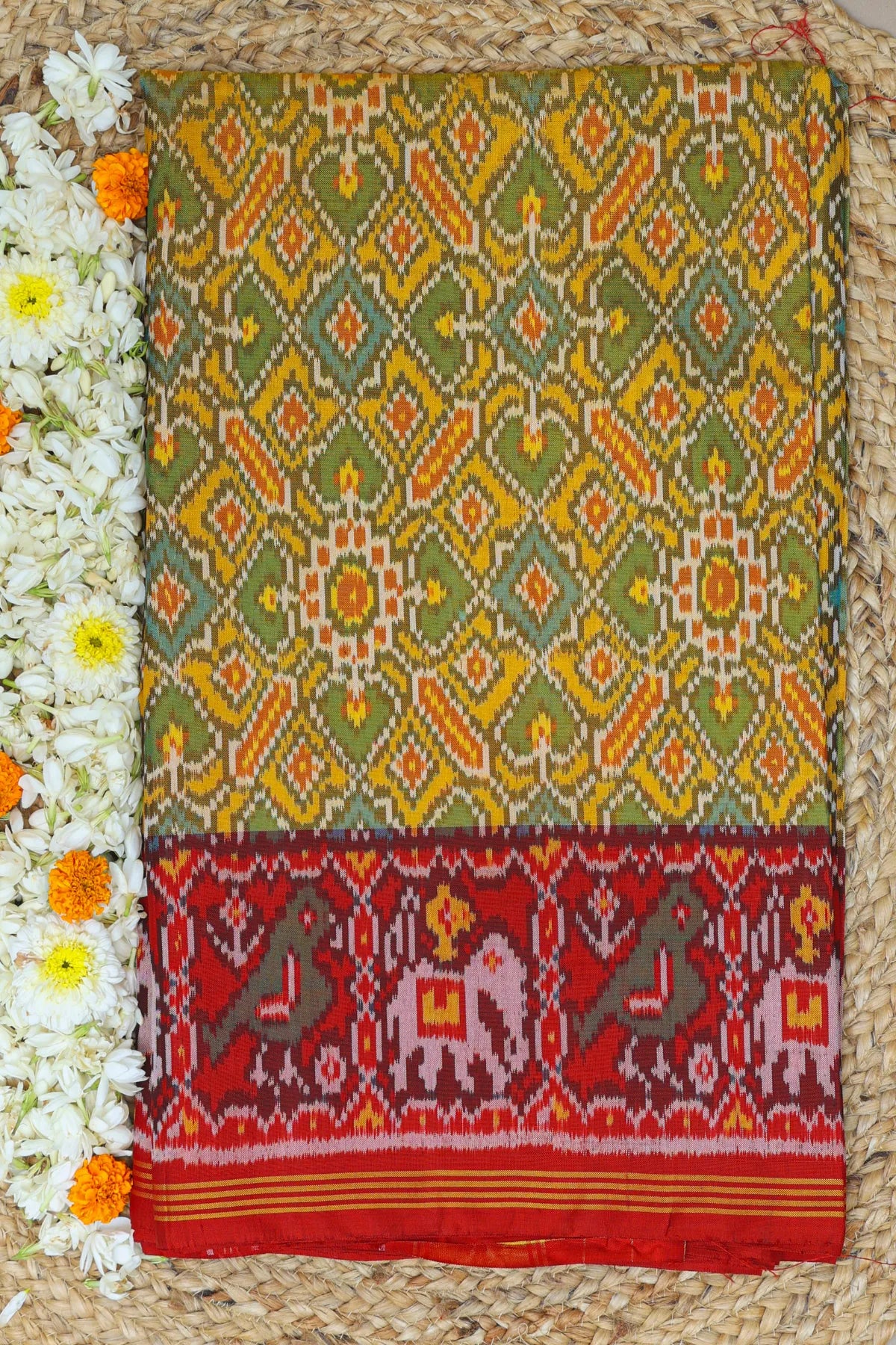 Paan chanda with motifs designer border and pallu contras Semi double ikat patola saree