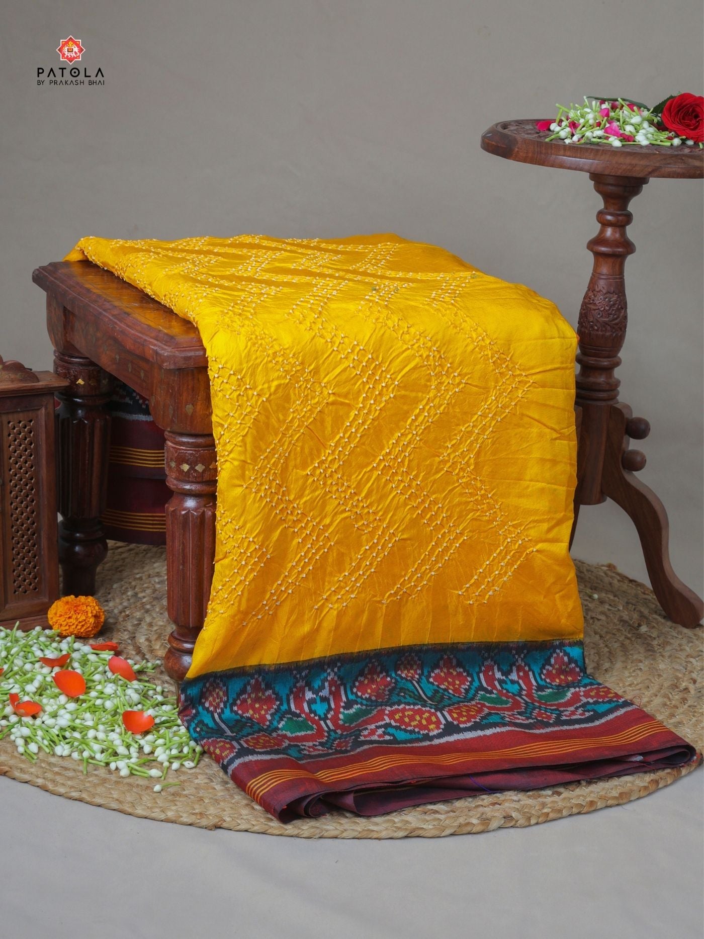 Peacock border with small bandhej patola saree blouse design