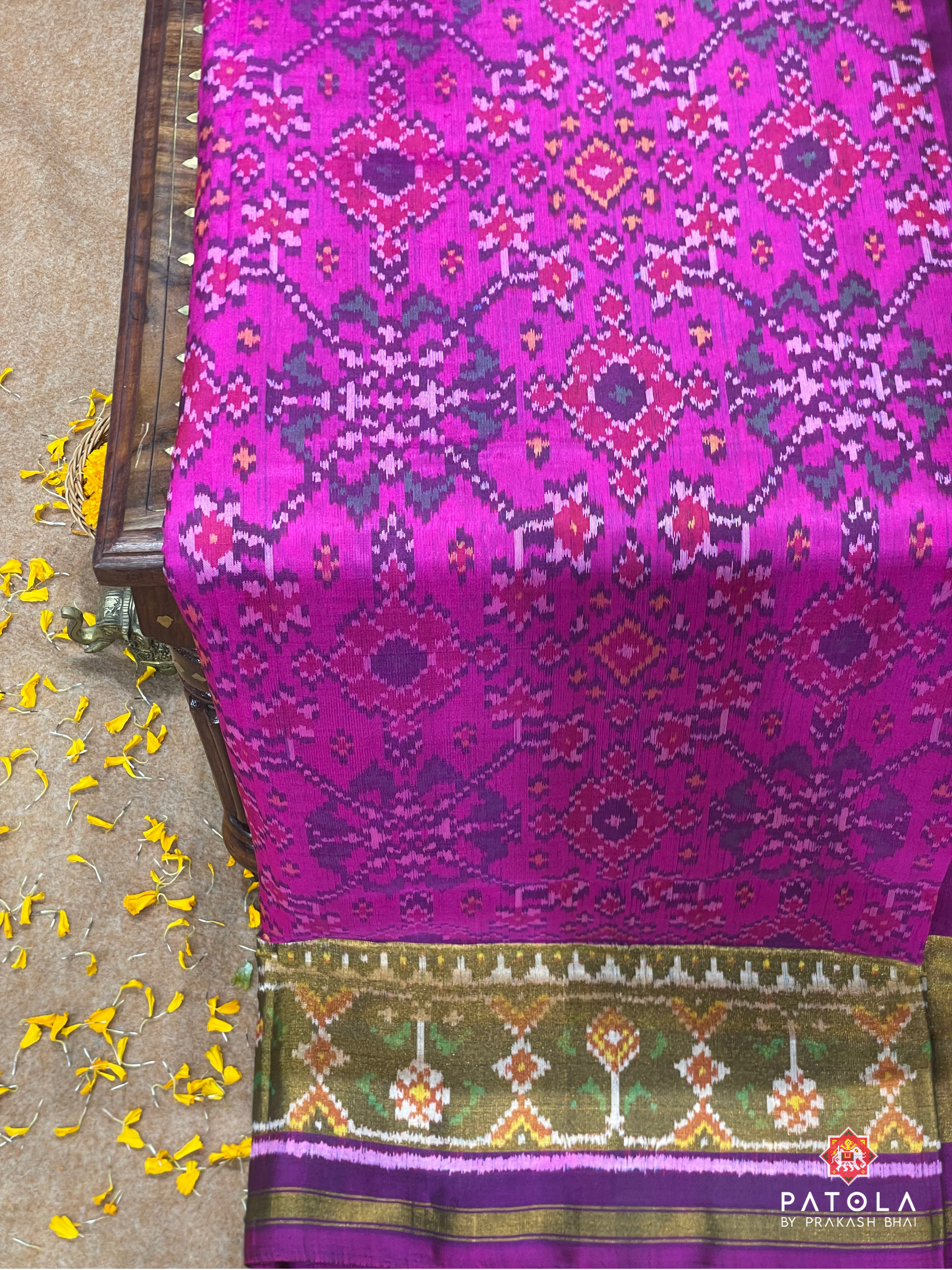 Traditional Navratna Design With Ghughroo Border Single Ikat Patola Saree