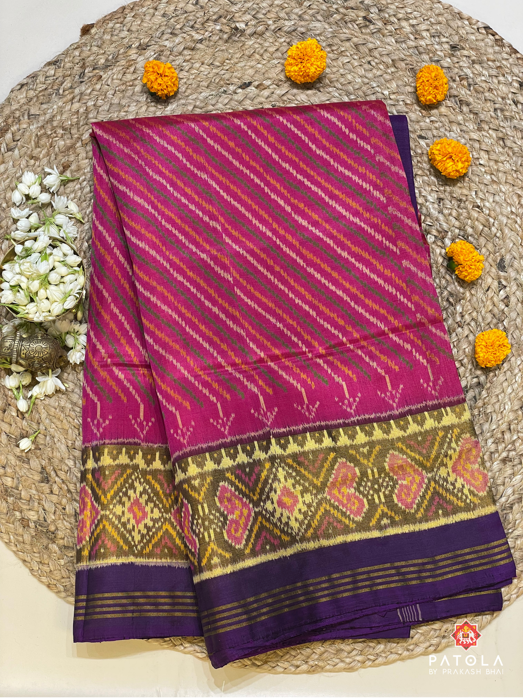 Laheriya Design With Traditional Border Single Ikat Patola Saree