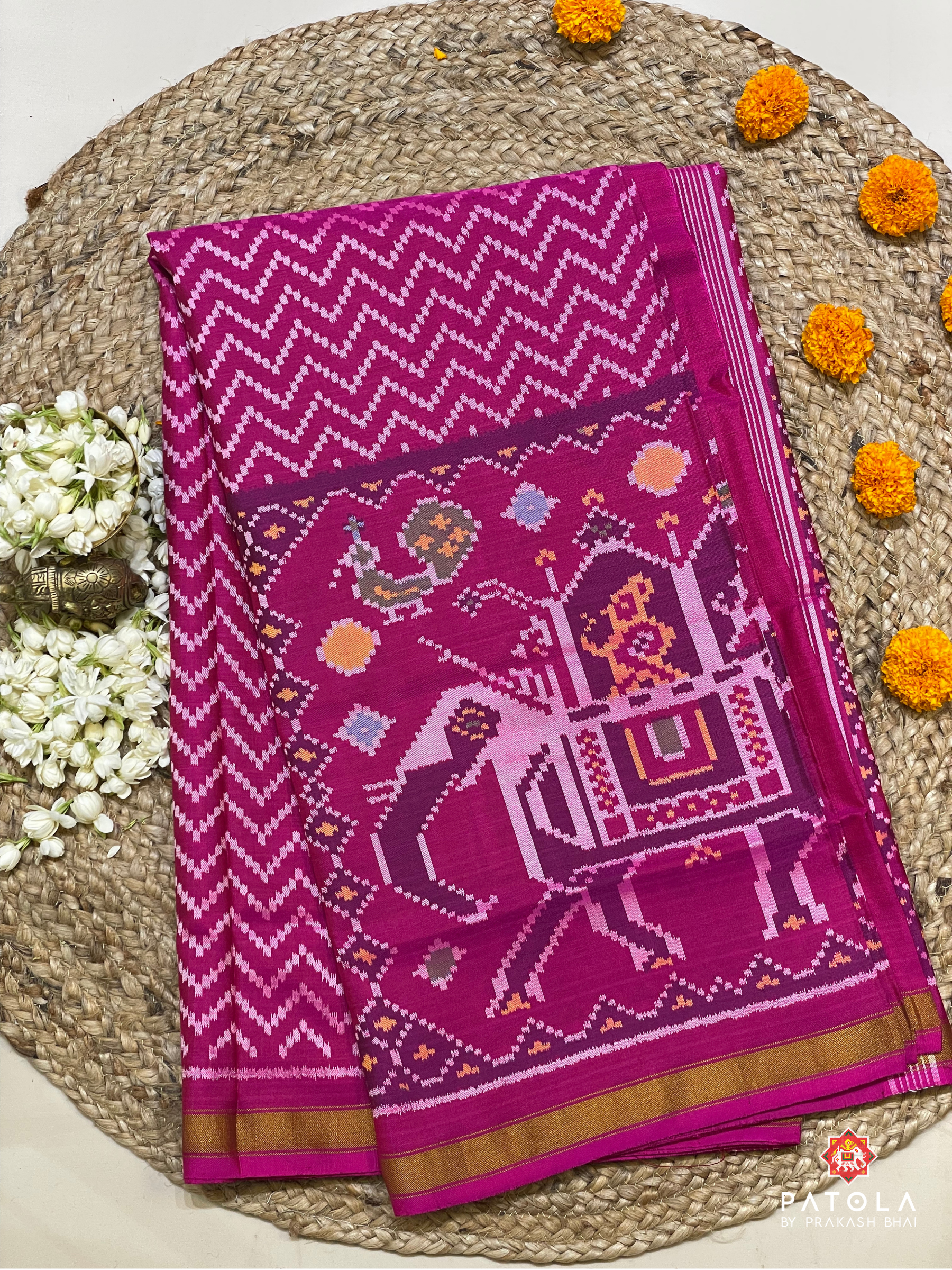 Zig-Zag Design With Elephent Scut Border Semi Double Ikat Saree