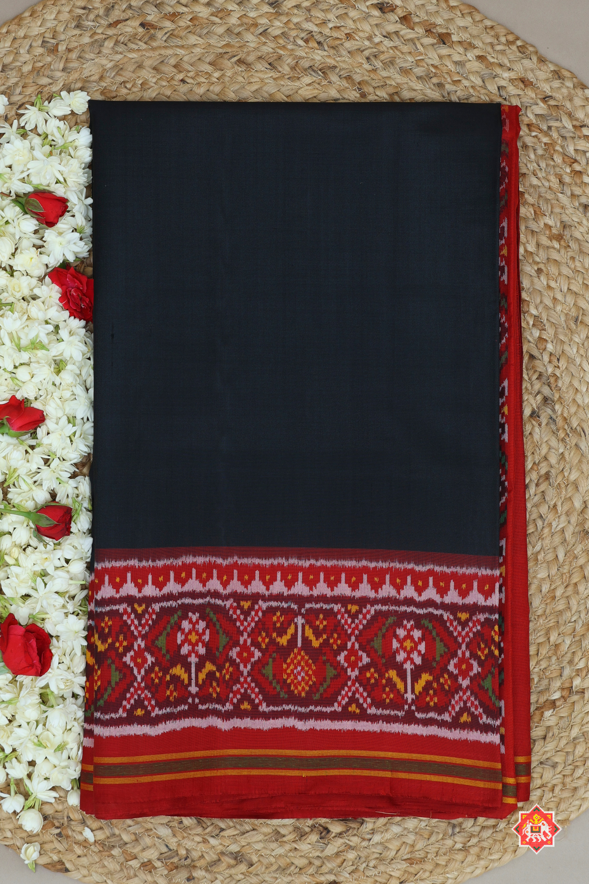 Plain patola with ghughroo border & blouse patola design semi double ikat patola saree