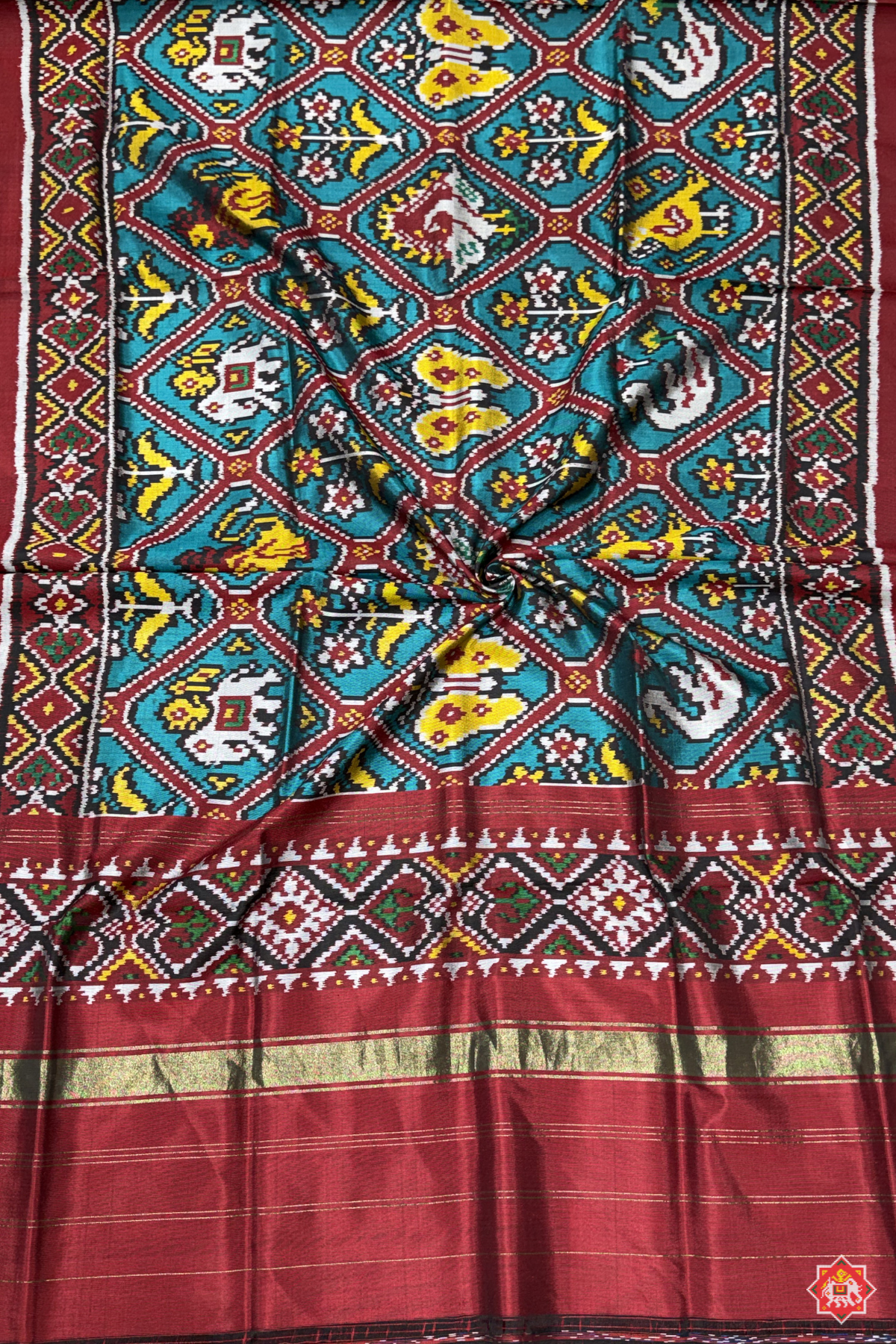 6 figures with traditional pallu border design semi double ikat patola dupatta