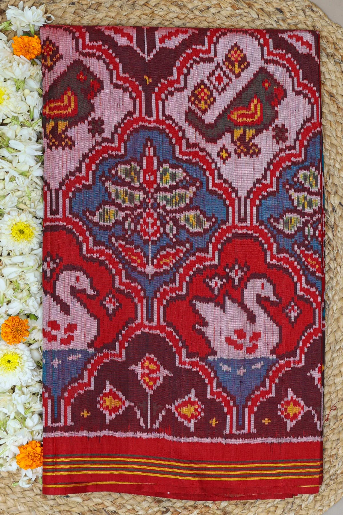 Small border with motifs design & pallu design tradional semi double ikat patola saree