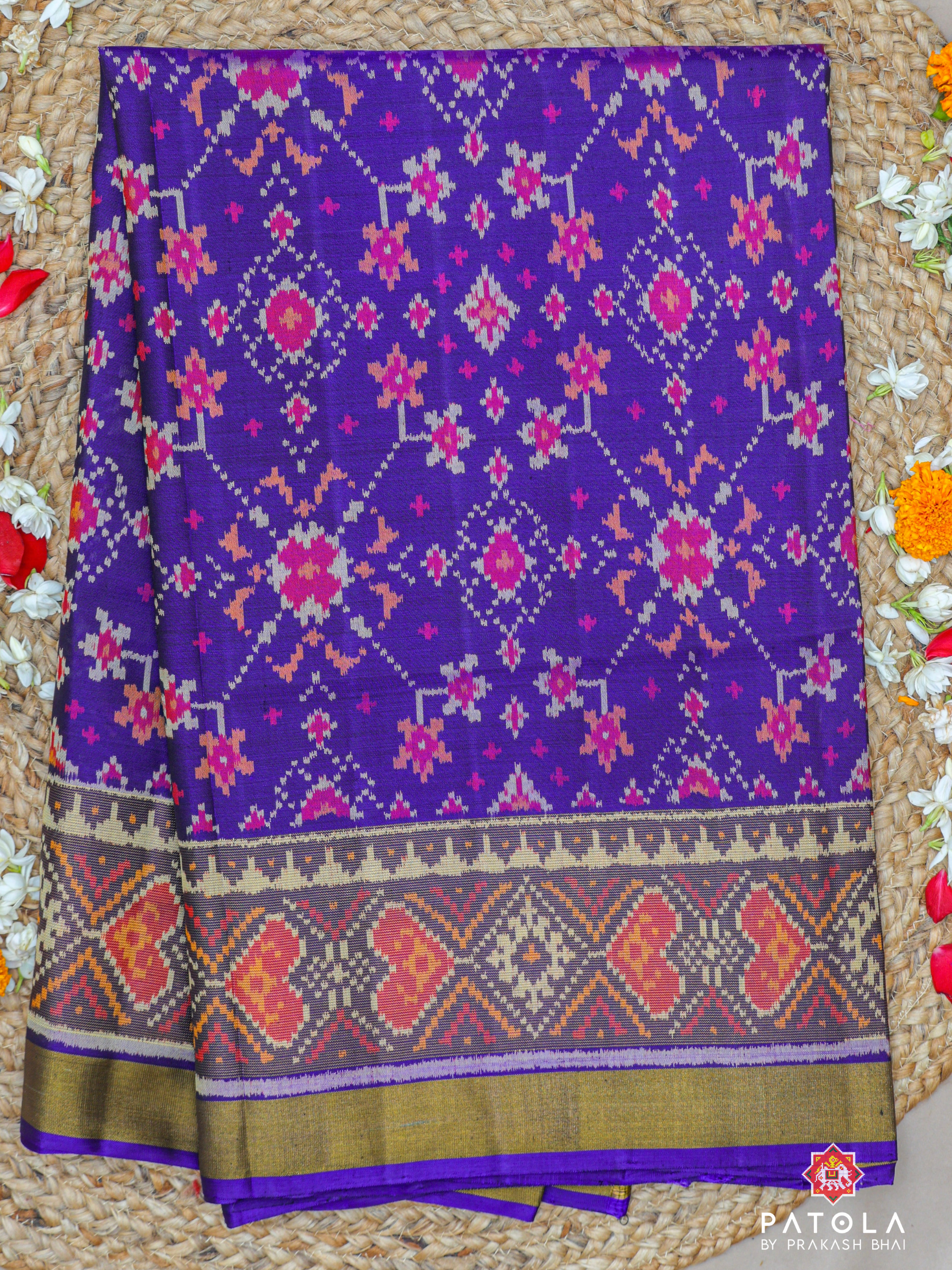 Traditional Navratna Designer With Selaari Border Single Ikat Patola Saree
