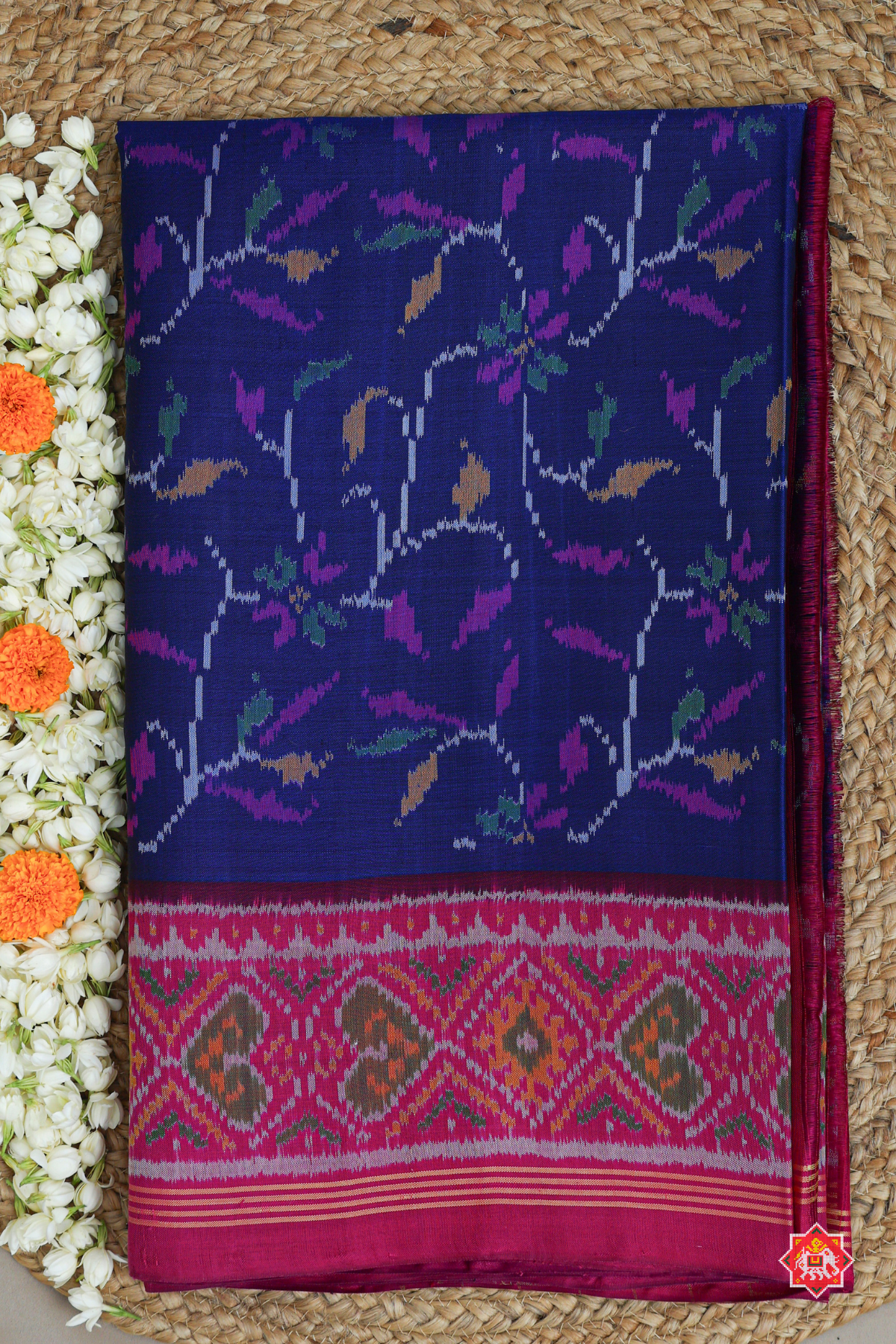 Vell design with pallu border contras semi double ikat patola saree