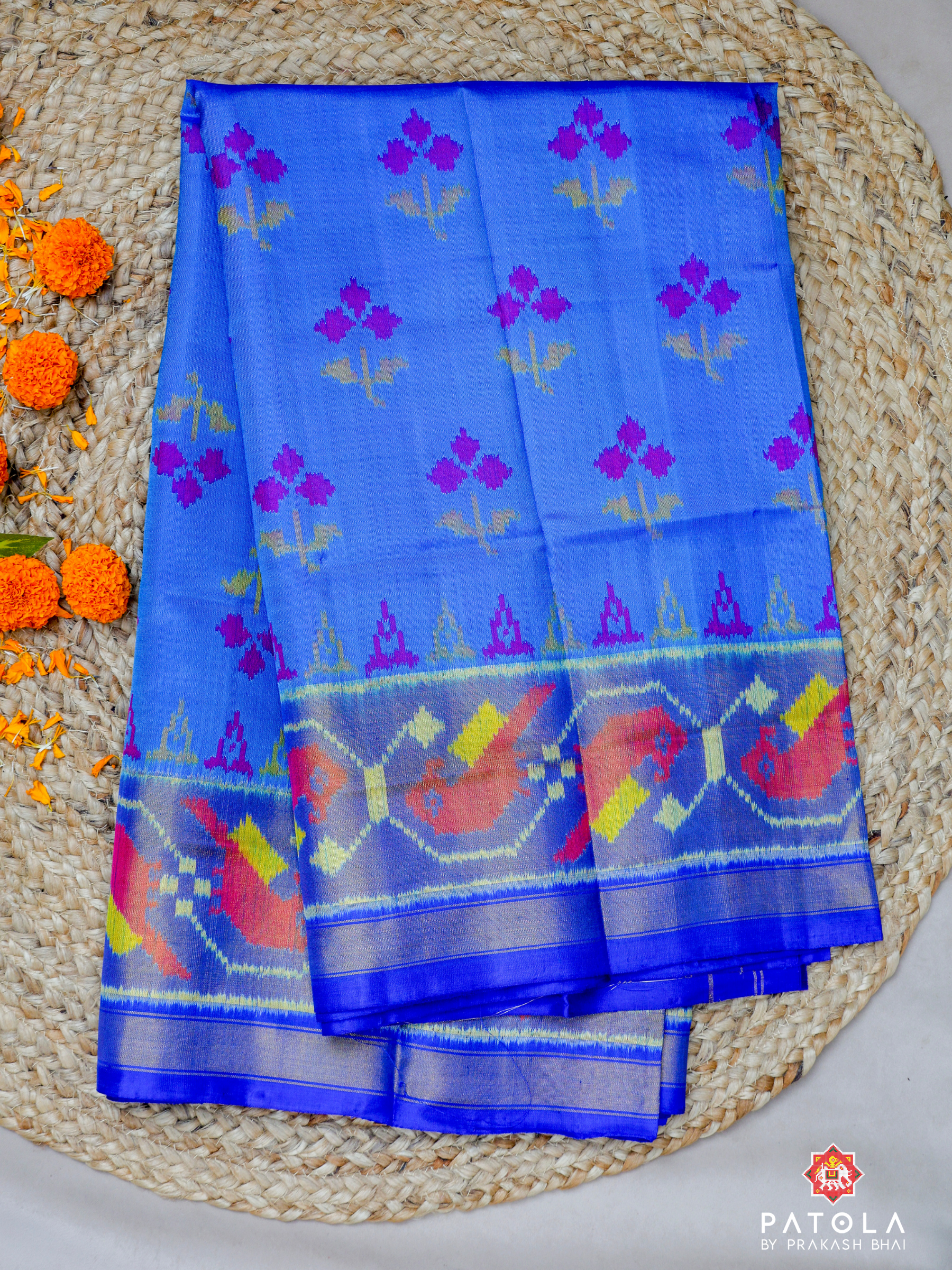 Small Flowers With Parrot Border Single Ikat Patola Saree