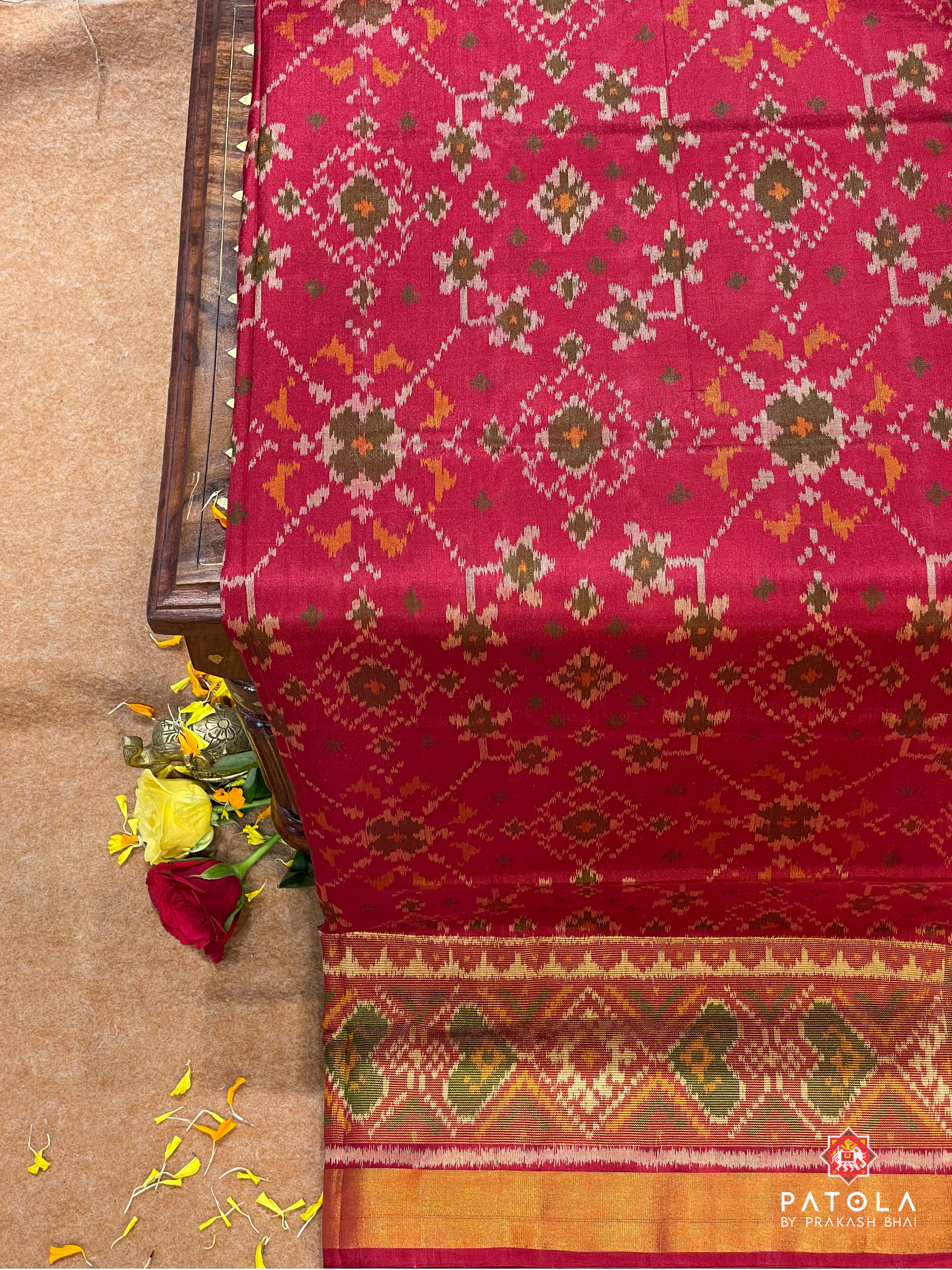 Traditional Navratna Design With Pallu Of Selaari Border Single Ikat Patola Saree