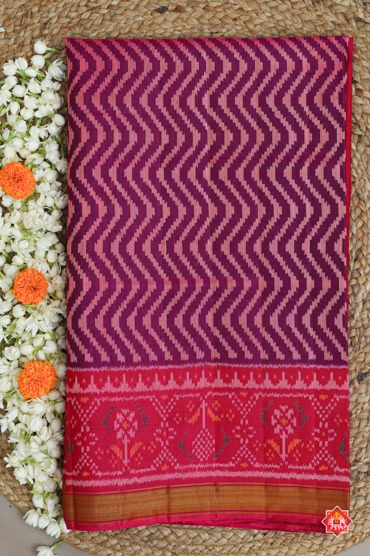 Zig-zag design with ghooghro border & small tissue border  single ikat patola saree