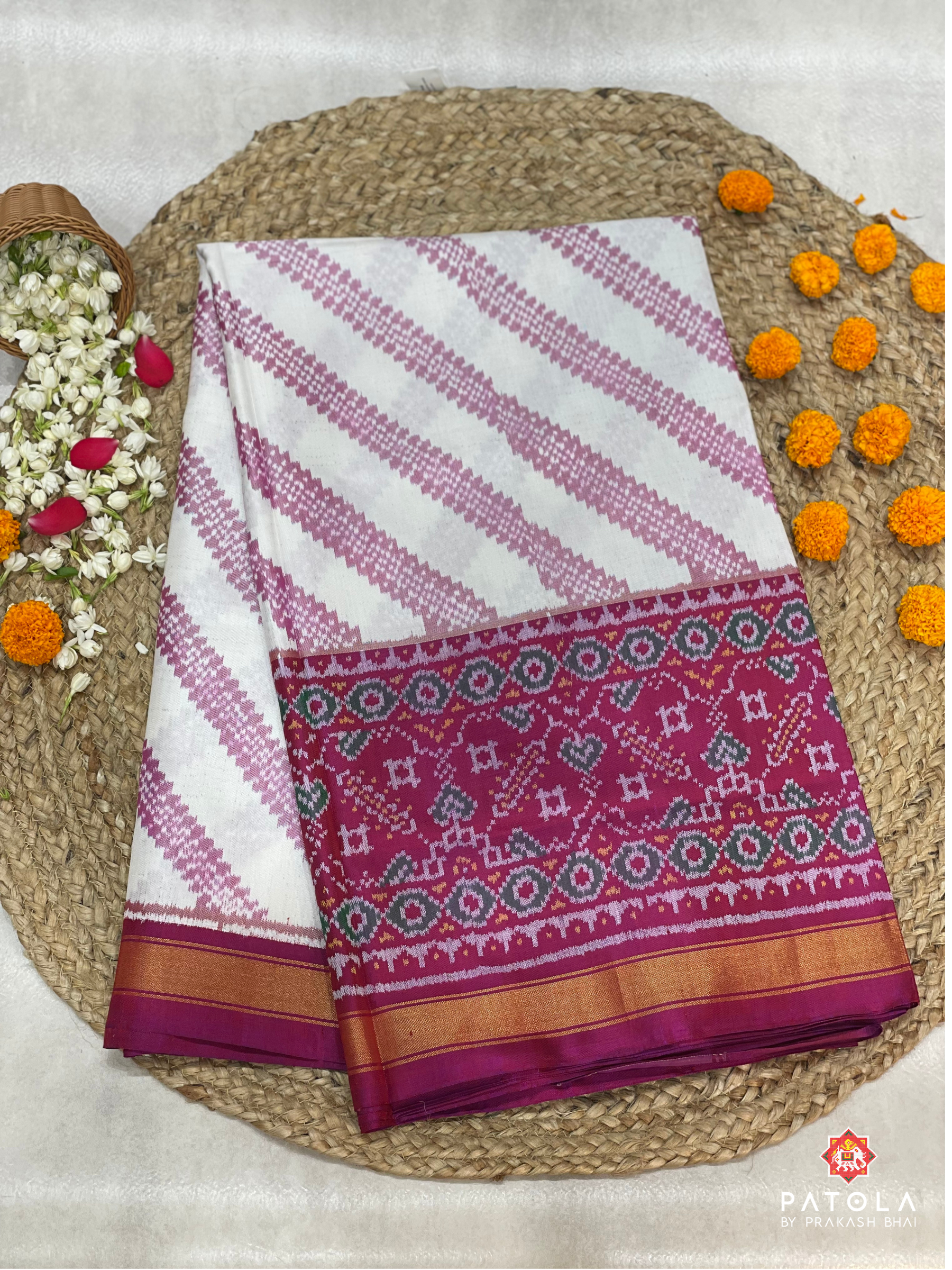 Laheriya Design Manekchowk Border Pallu Contrast Semi Double Ikat Saree