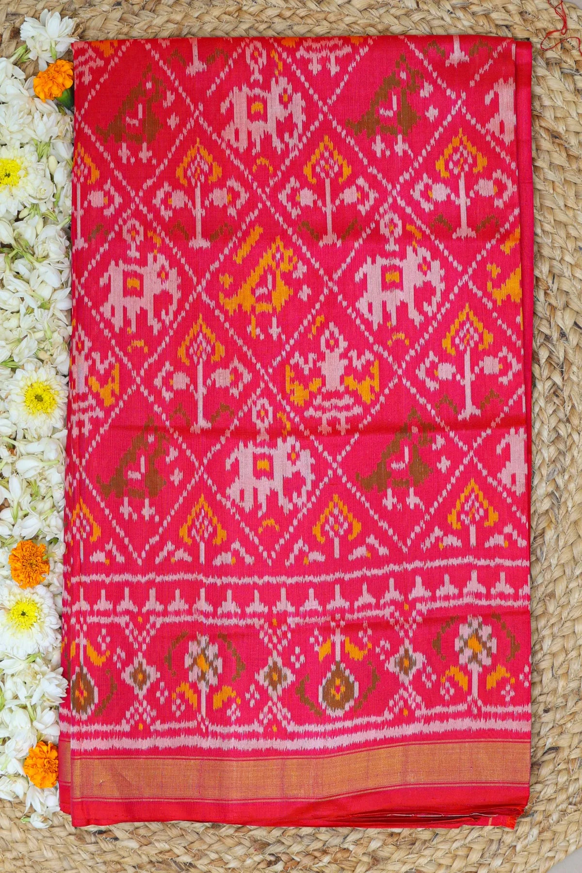 Nari kunjar design small tissue single ikat patola saree