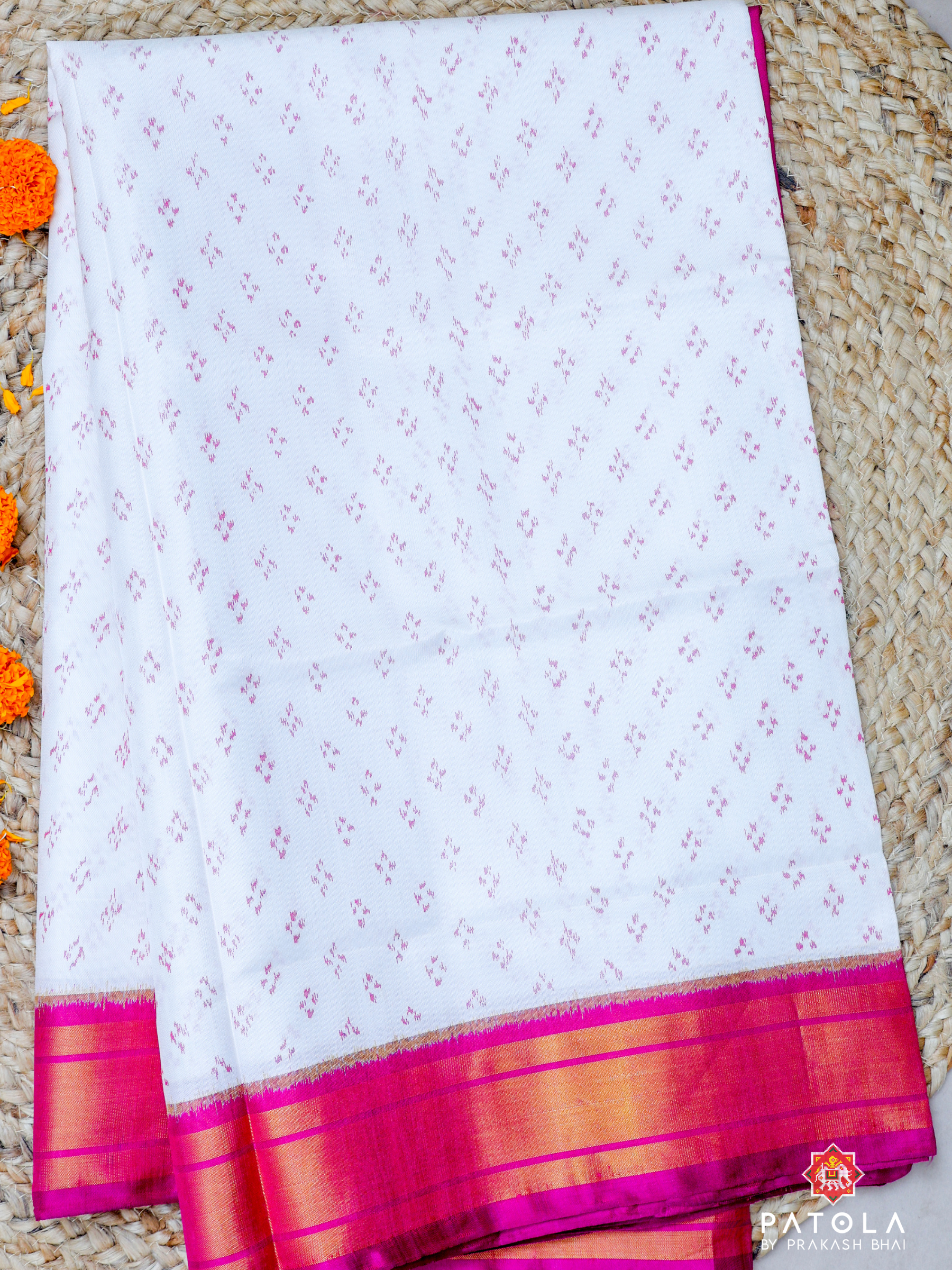 Small Dots & Tissue Border With Patola Design Blouse Single Ikat Patola Saree