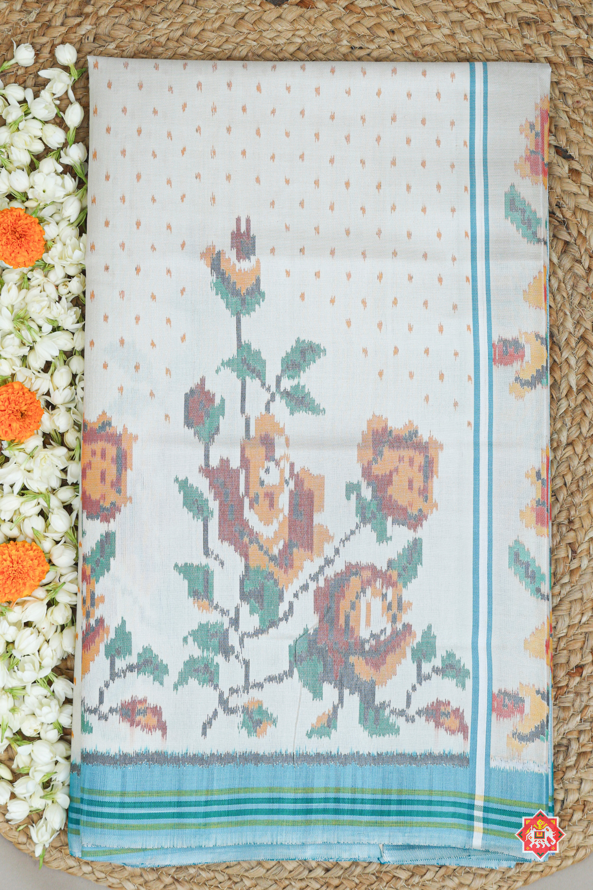 Masterpiece scut border with small dots & flower design pallu Semi double ikat patola saree (summer special)