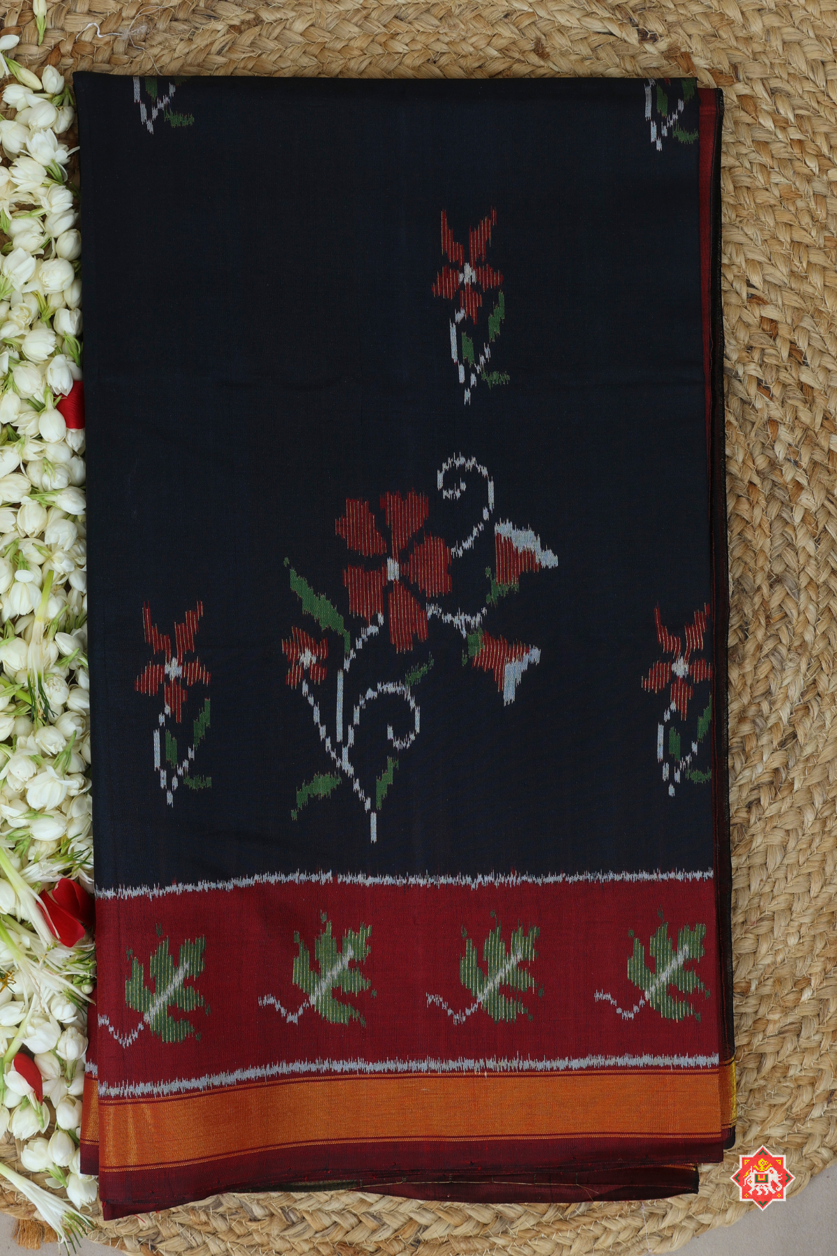 Master piece flowers design with small tissue border single ikat patola saree ( masterpiece & master weaving)