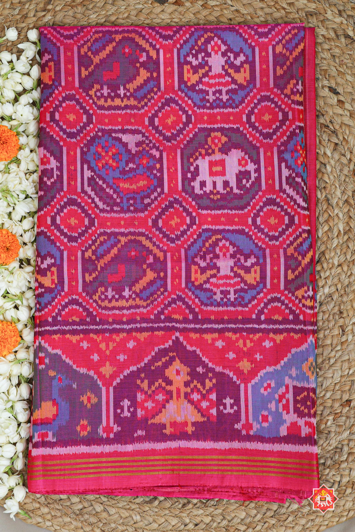4 figure design & motif design border with pallu semi double ikat patola saree