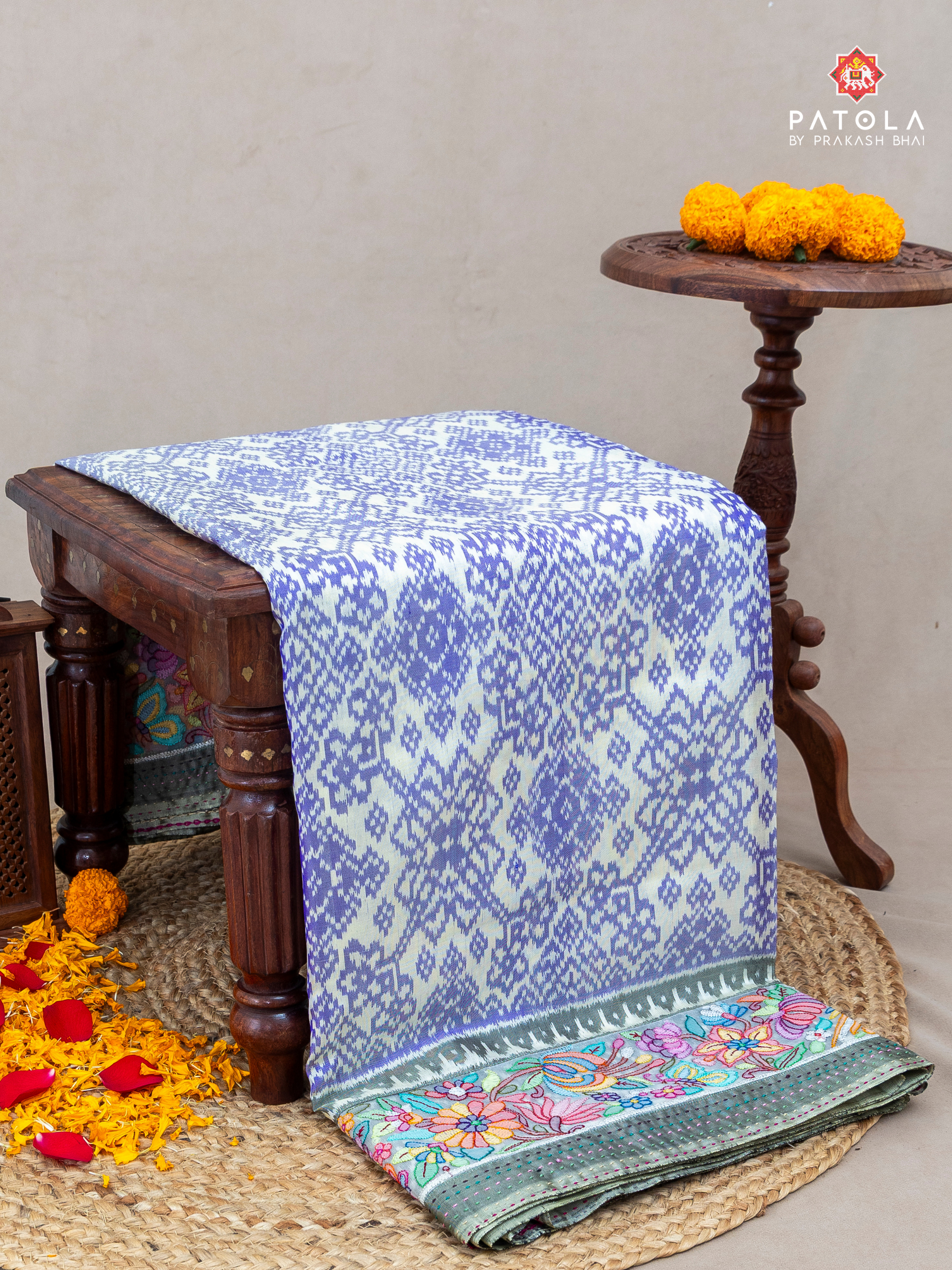 Masterpiece Navratna Design with pure Handwork