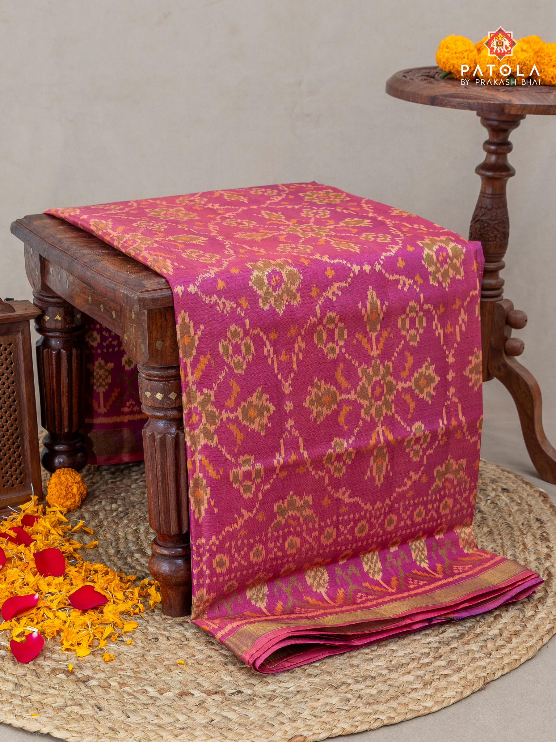 Chandabhat design with Traditional border single ikat patola saree