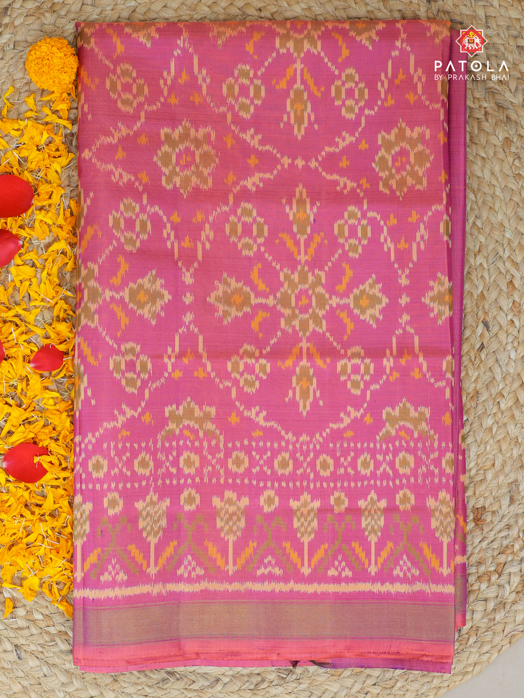 Chandabhat design with Traditional border single ikat patola saree