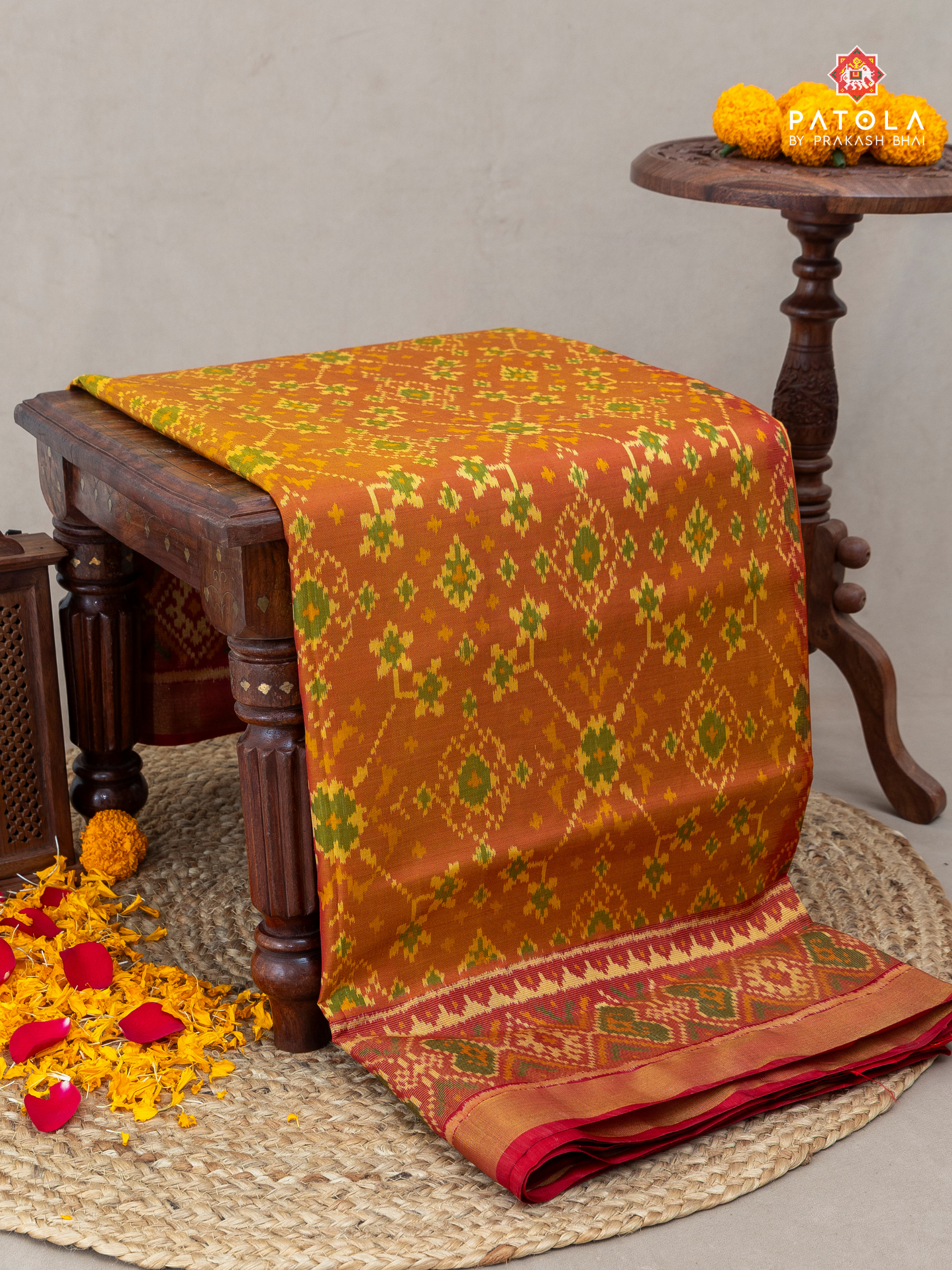 Navratna design with pallu border contrast single ikat patola saree