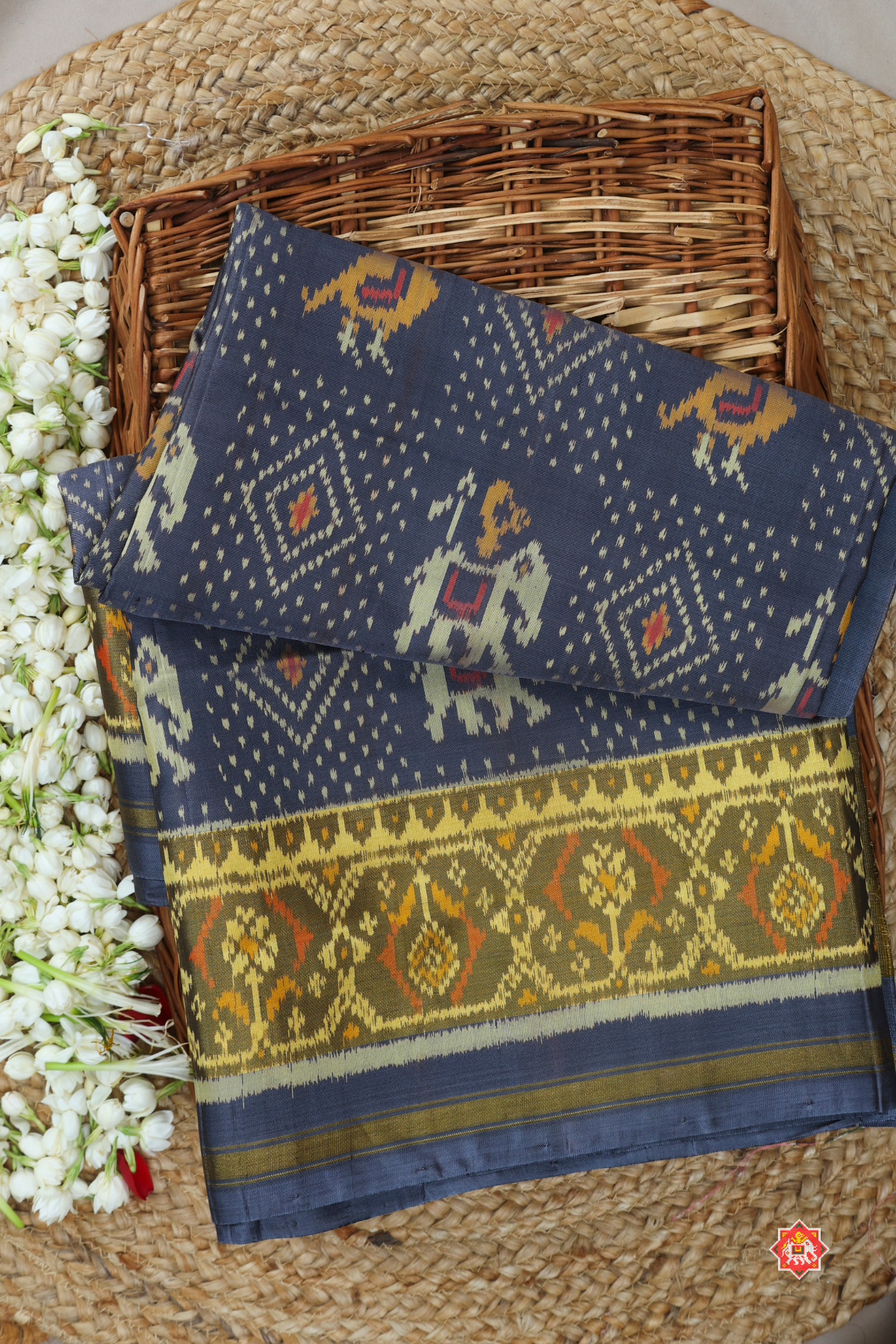 Motif design with tissue ghughroo border single ikat patola saree
