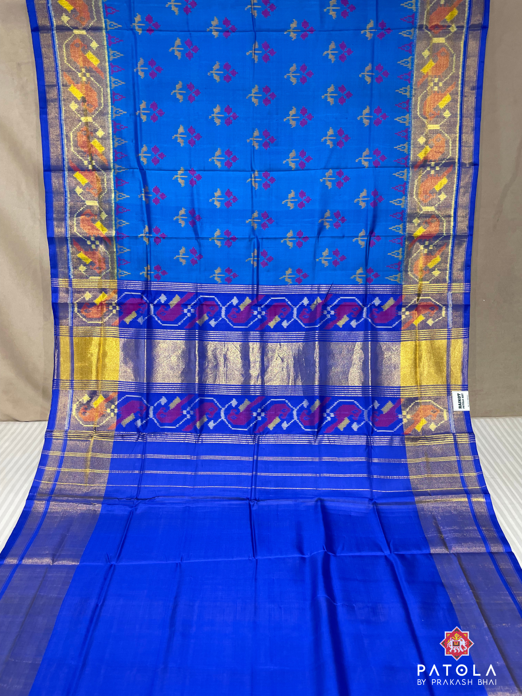 Small Flowers With Parrot Border Single Ikat Patola Saree
