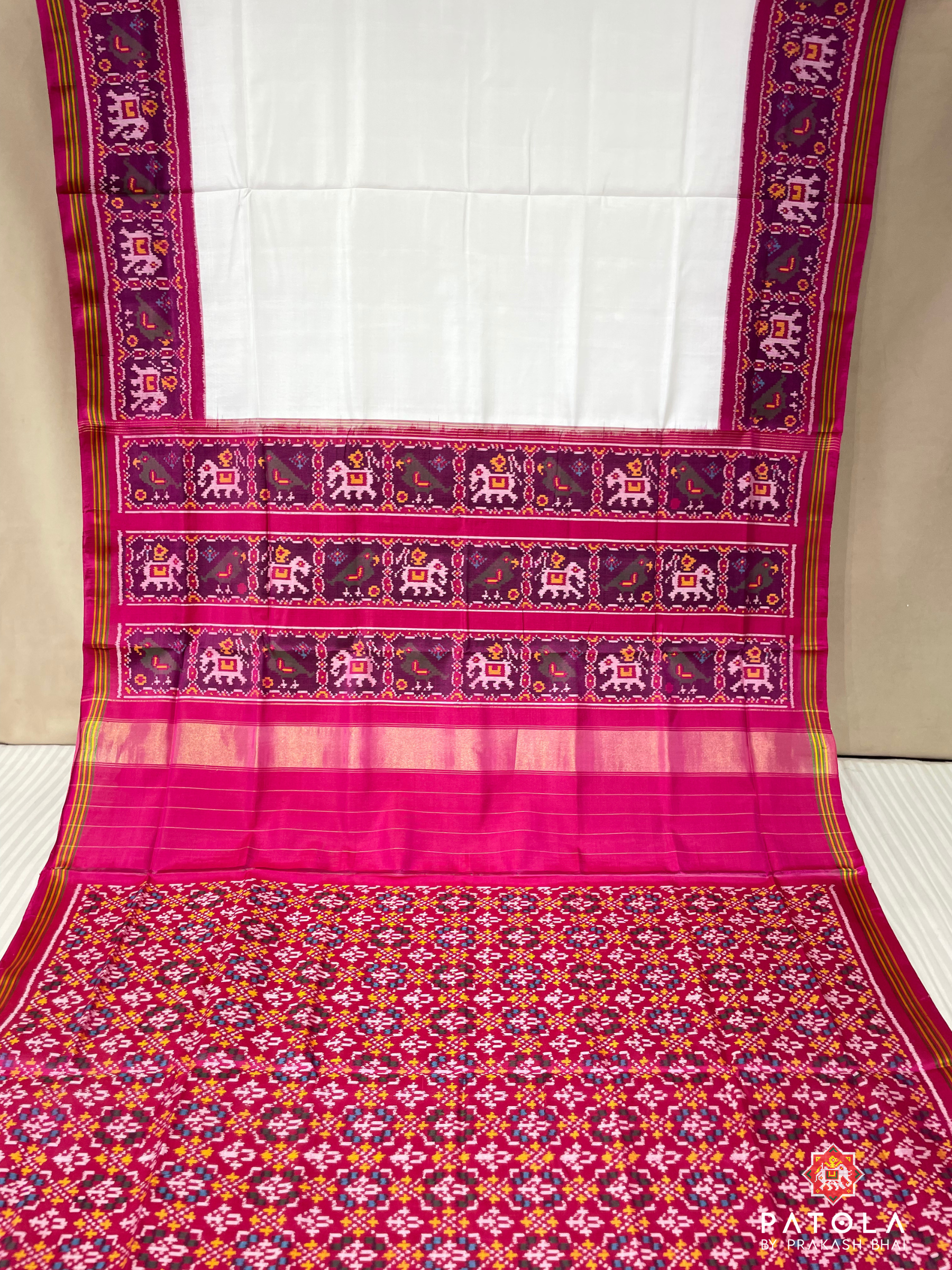 Plain White With Patola Design Blouse semi Double Ikat Patola Saree