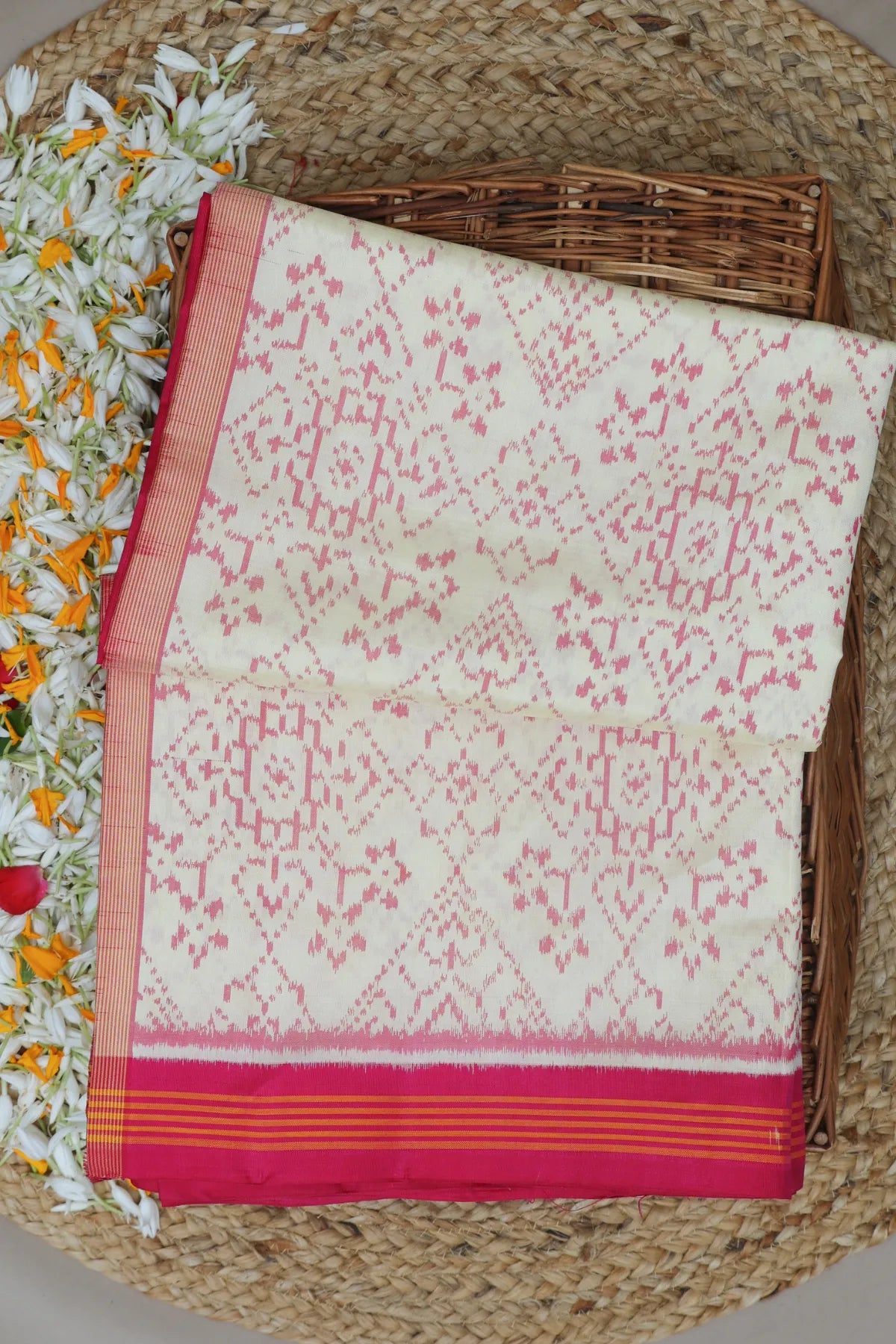 Paan chanda design with motif pallu design single ikat patola saree