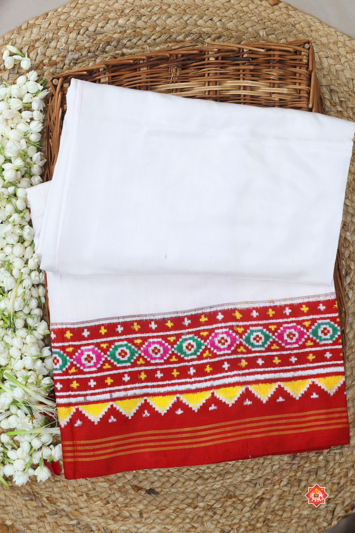 Patan patola plain white with pallu design traditional navratna pure double ikat patola saree