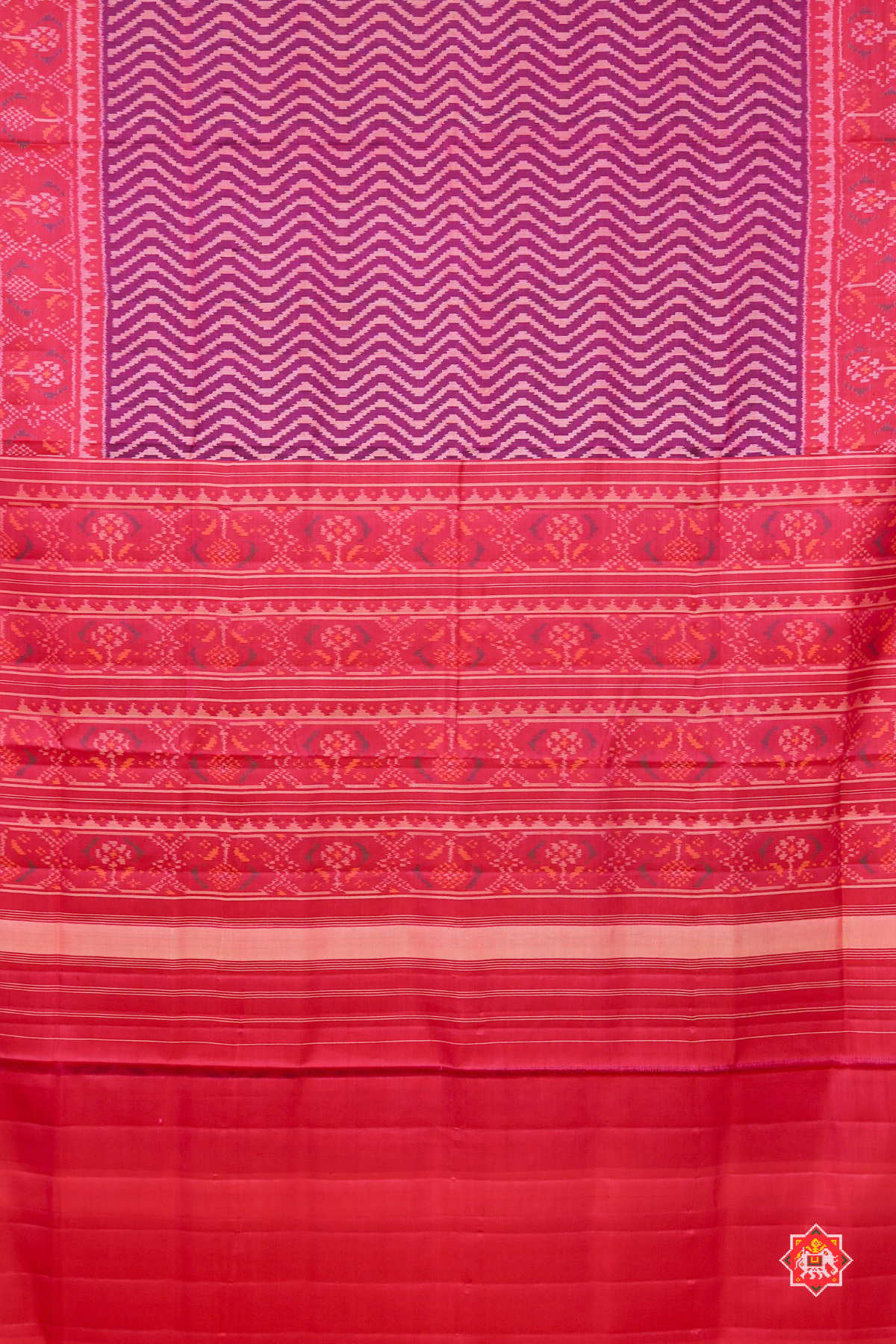 Zig-zag design with ghooghro border & small tissue border  single ikat patola saree