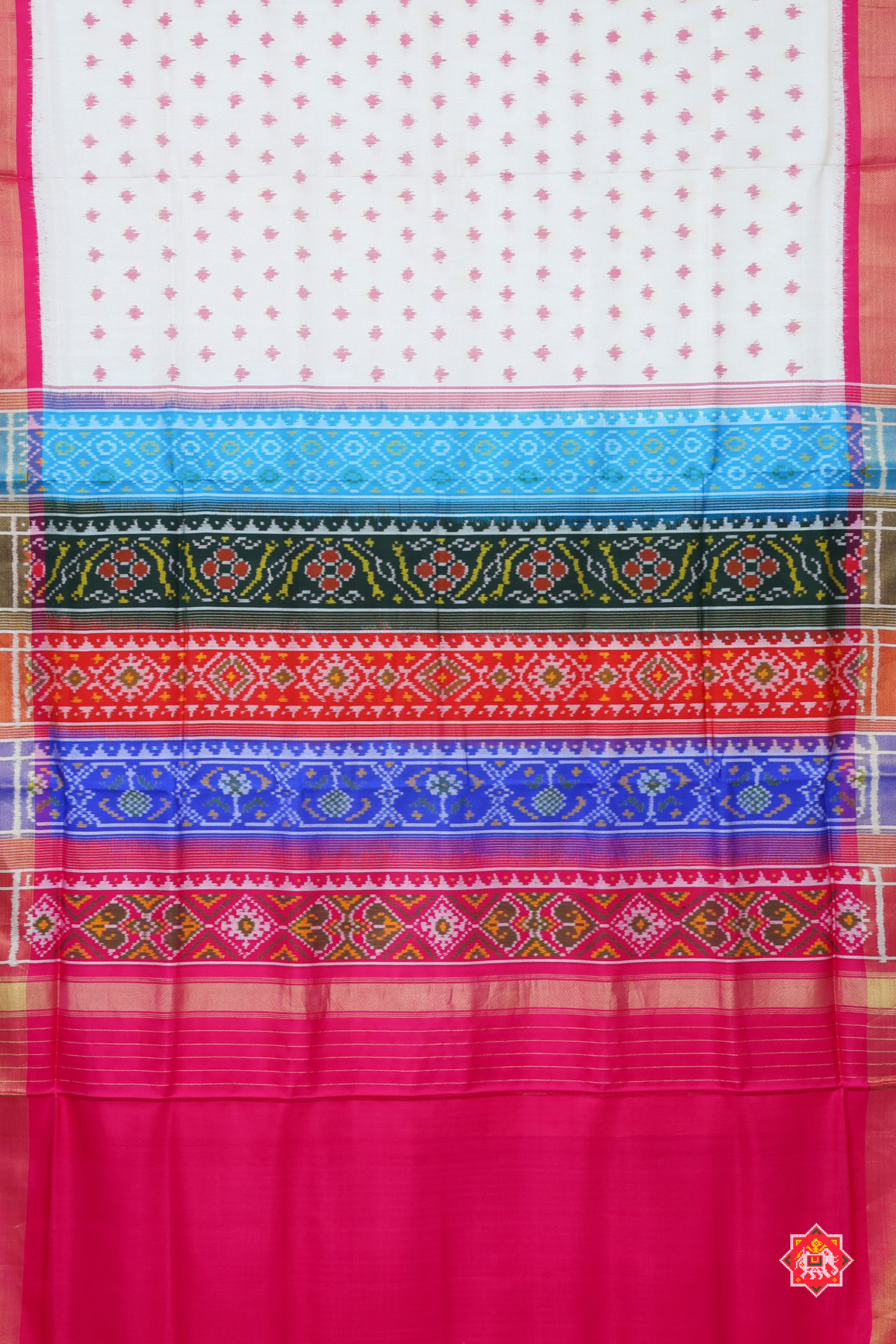 Masterpiece plain patola saree with dots & master pallu semi double ikat patola saree
