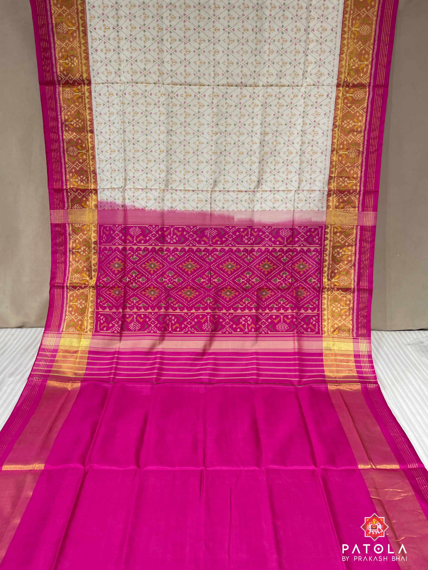 Off-White With Pink Chanda Bhat Design Single Ikat Patola Saree