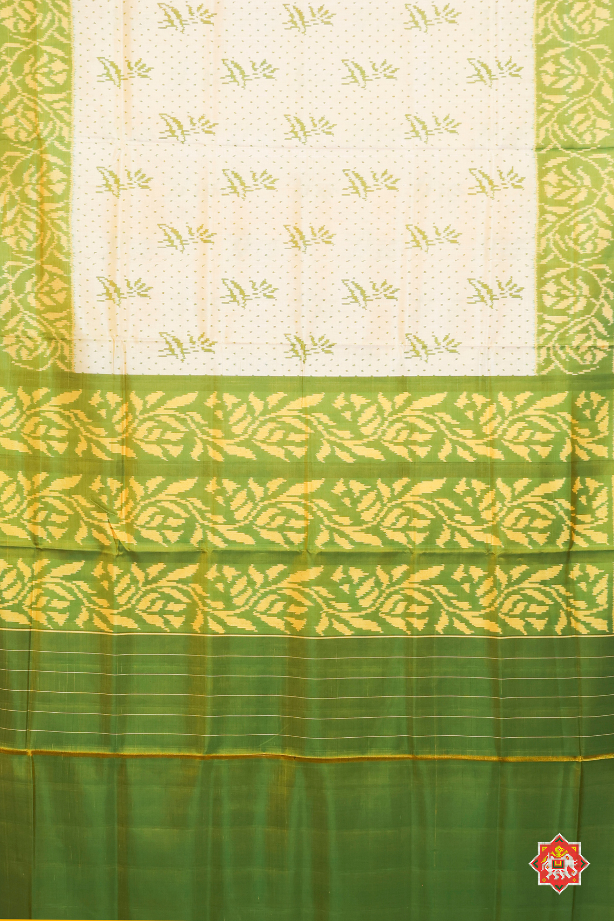 Fancy flowers design with small dots & without tissue border single ikat patola saree