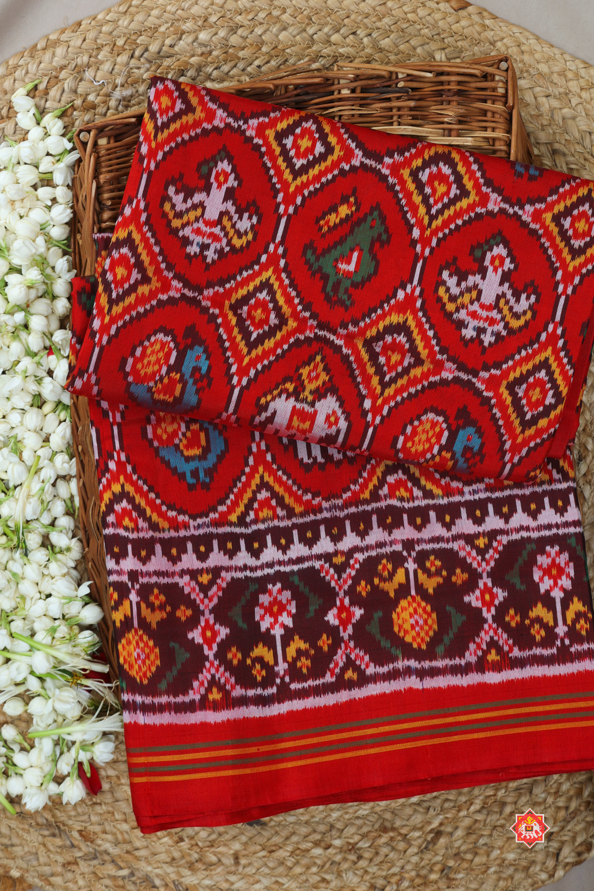 Small chhabadi with 4 motifs design semi double ikat patola saree