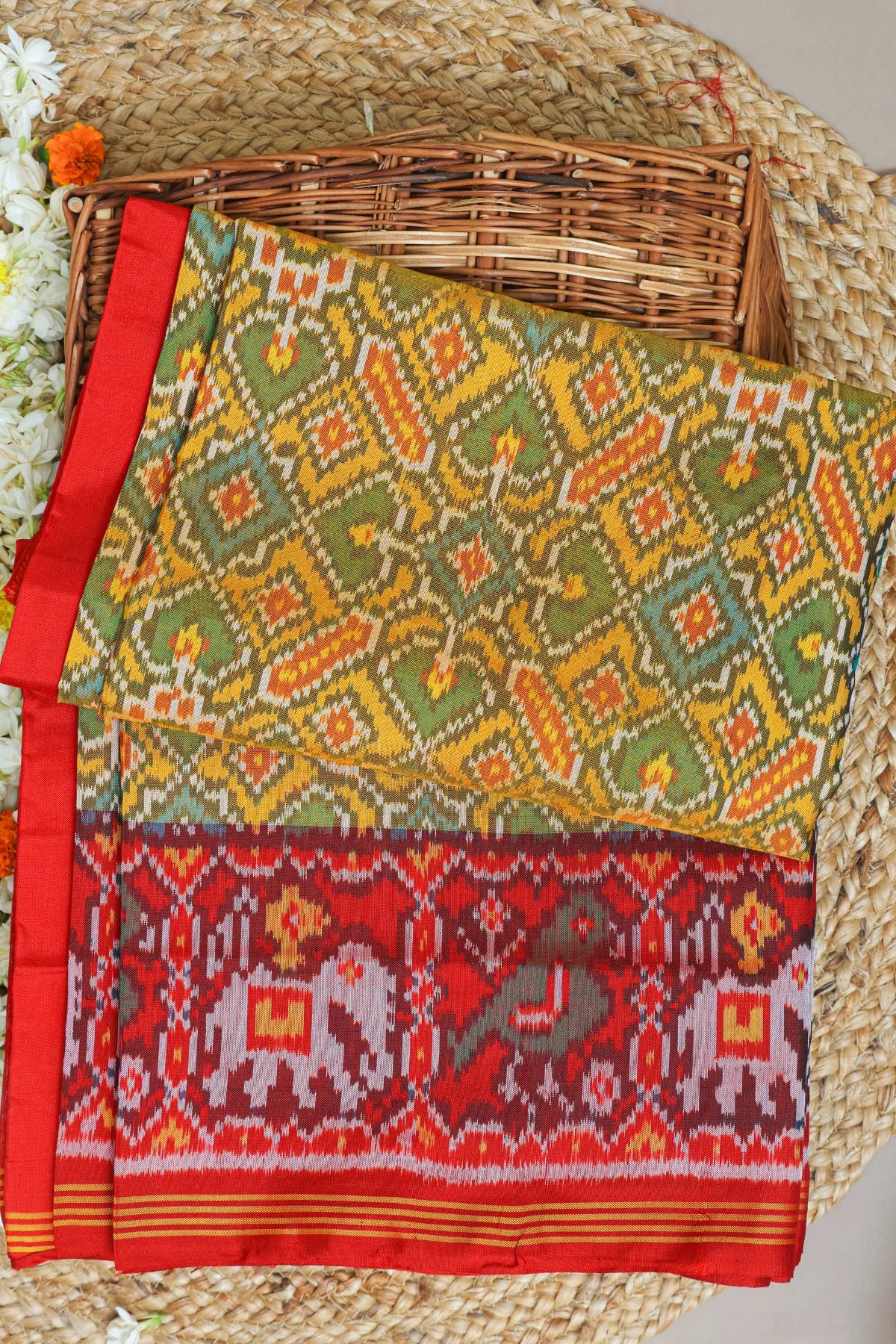 Paan chanda with motifs designer border and pallu contras Semi double ikat patola saree